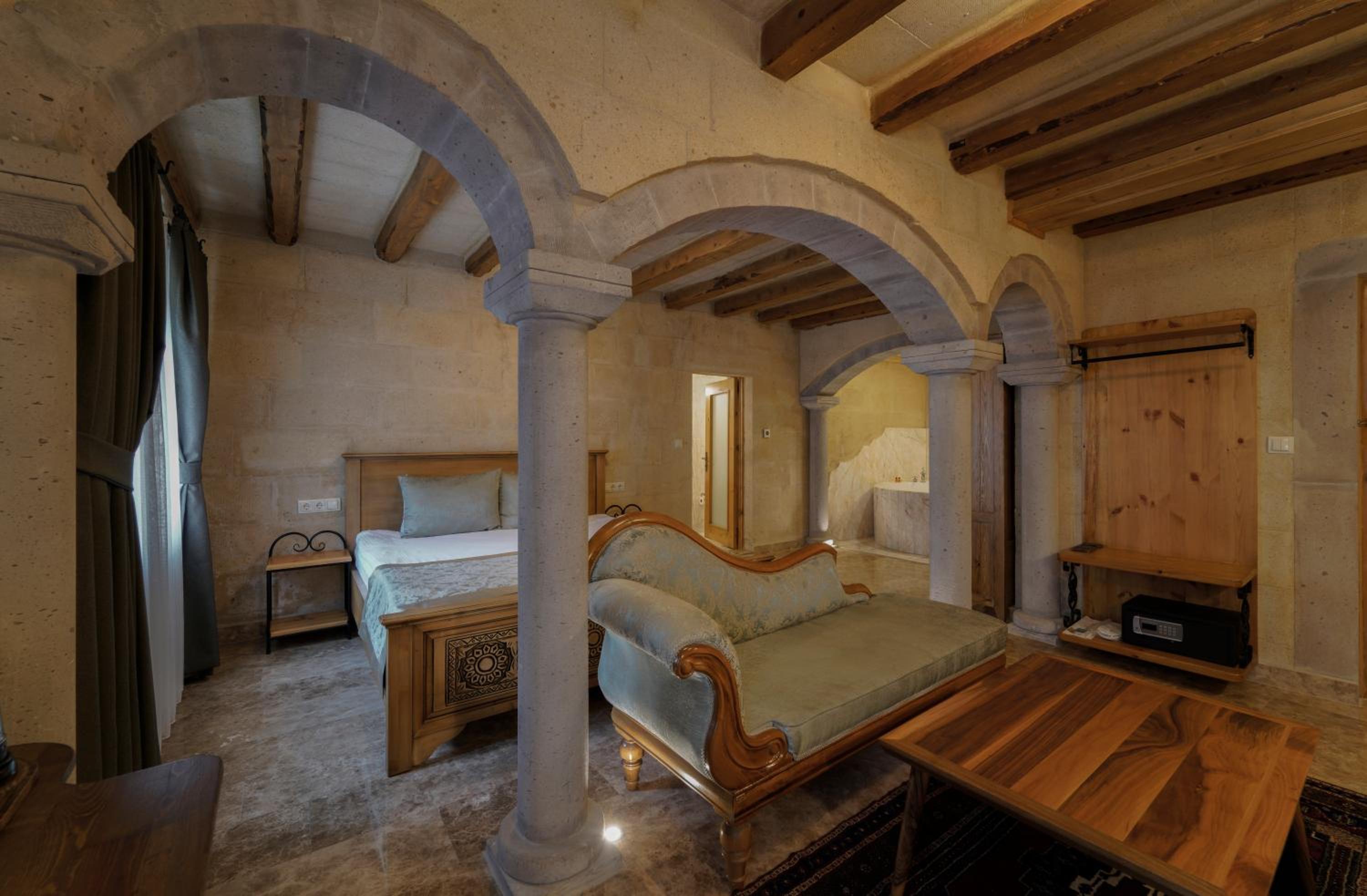 Stone King Suite with Spa Bath - Photo 17