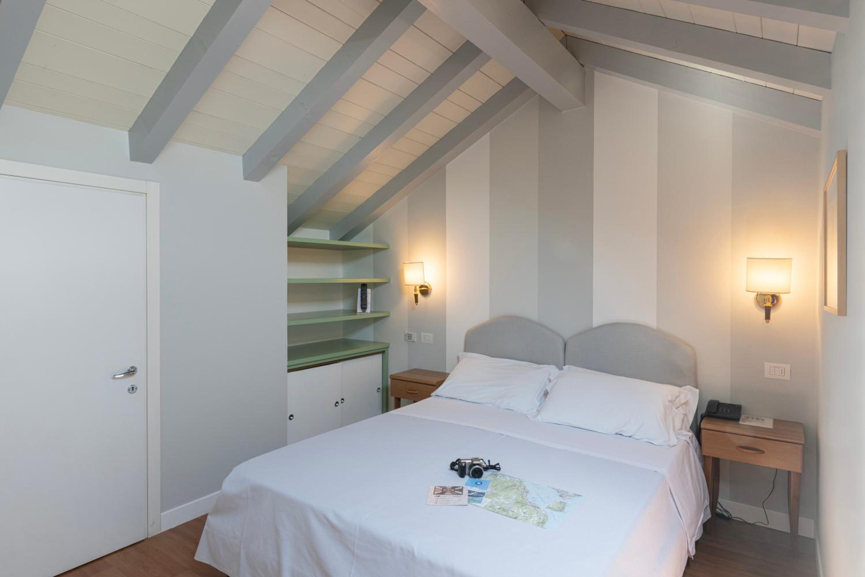 Mini Suite with Lake View - Split Level - Photo 1