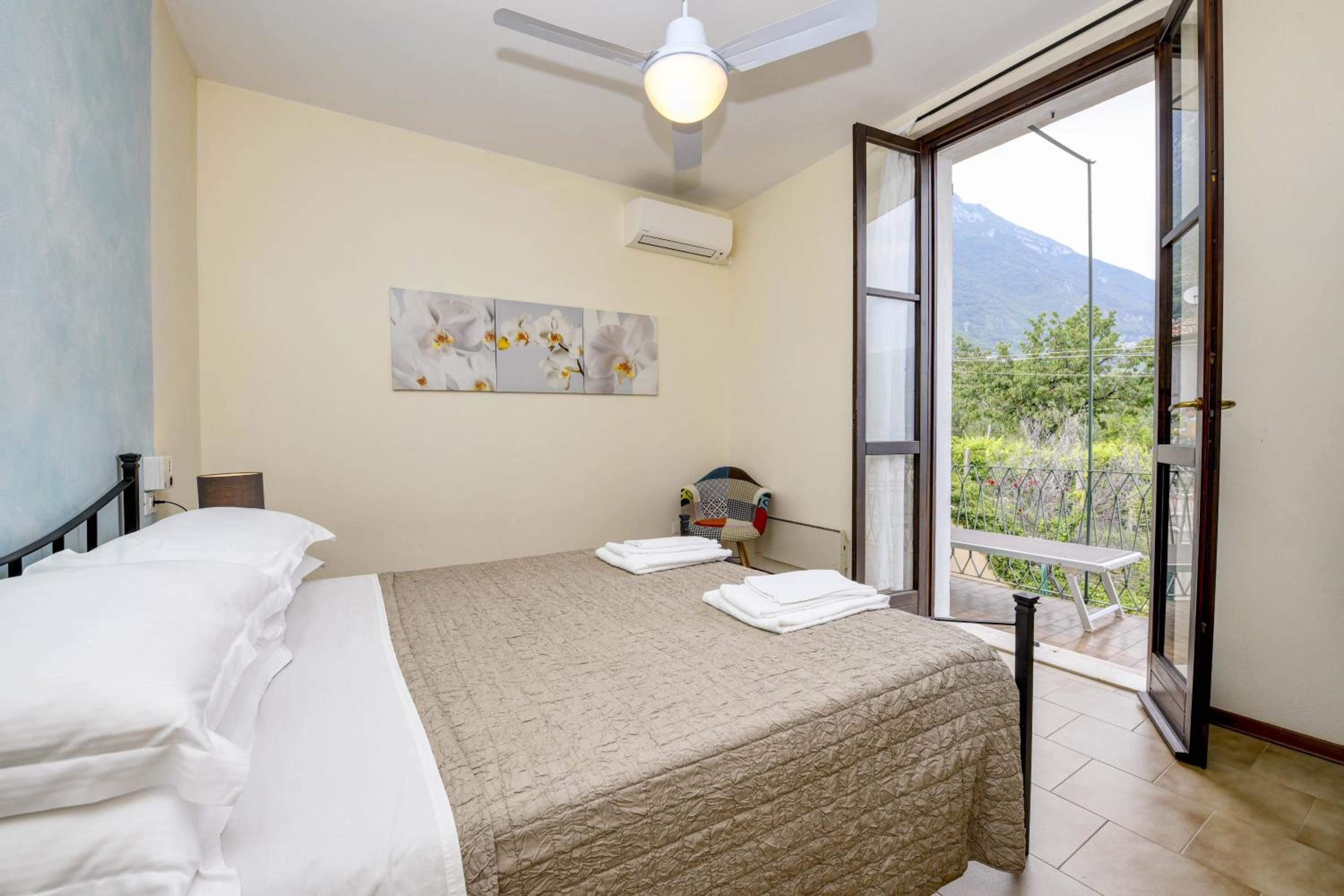Apartment with Lake View photo 2