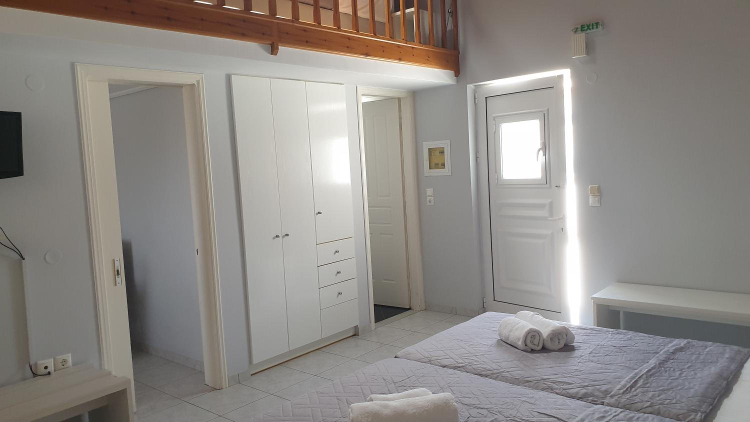 Split Level  Apartment photo 2