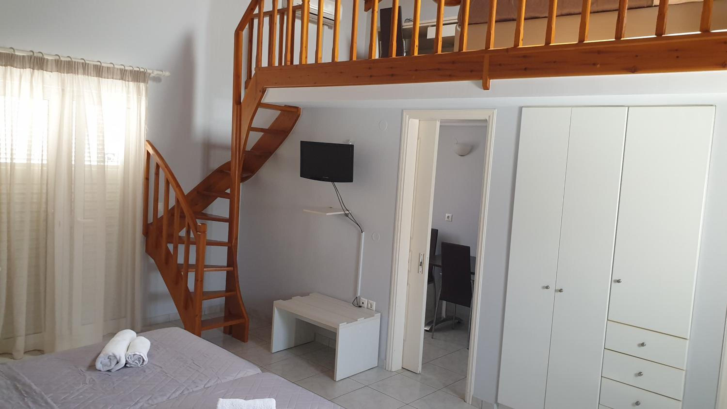 Split Level  Apartment photo 3