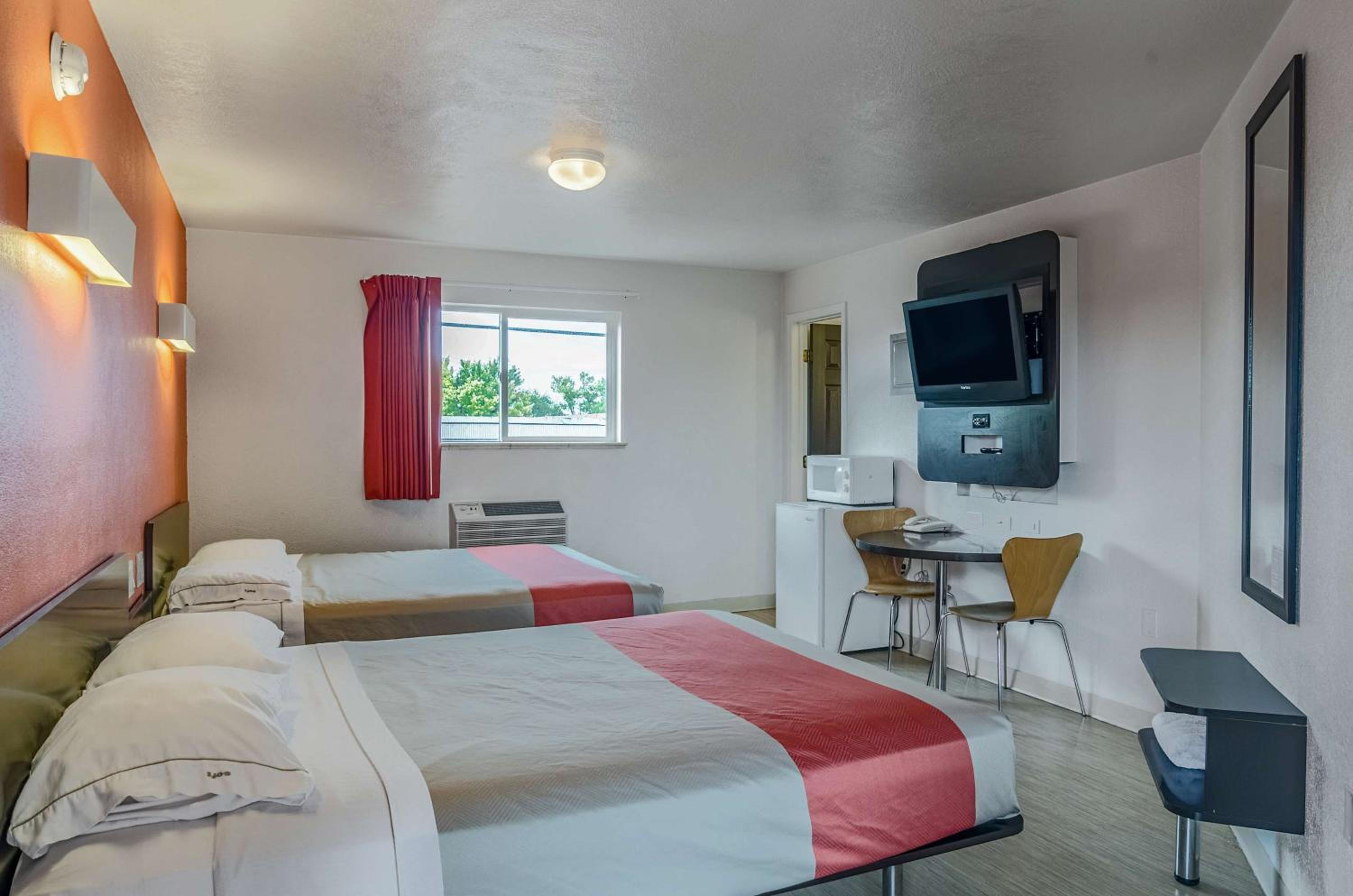 Quadruple Room - Non-Smoking photo 3