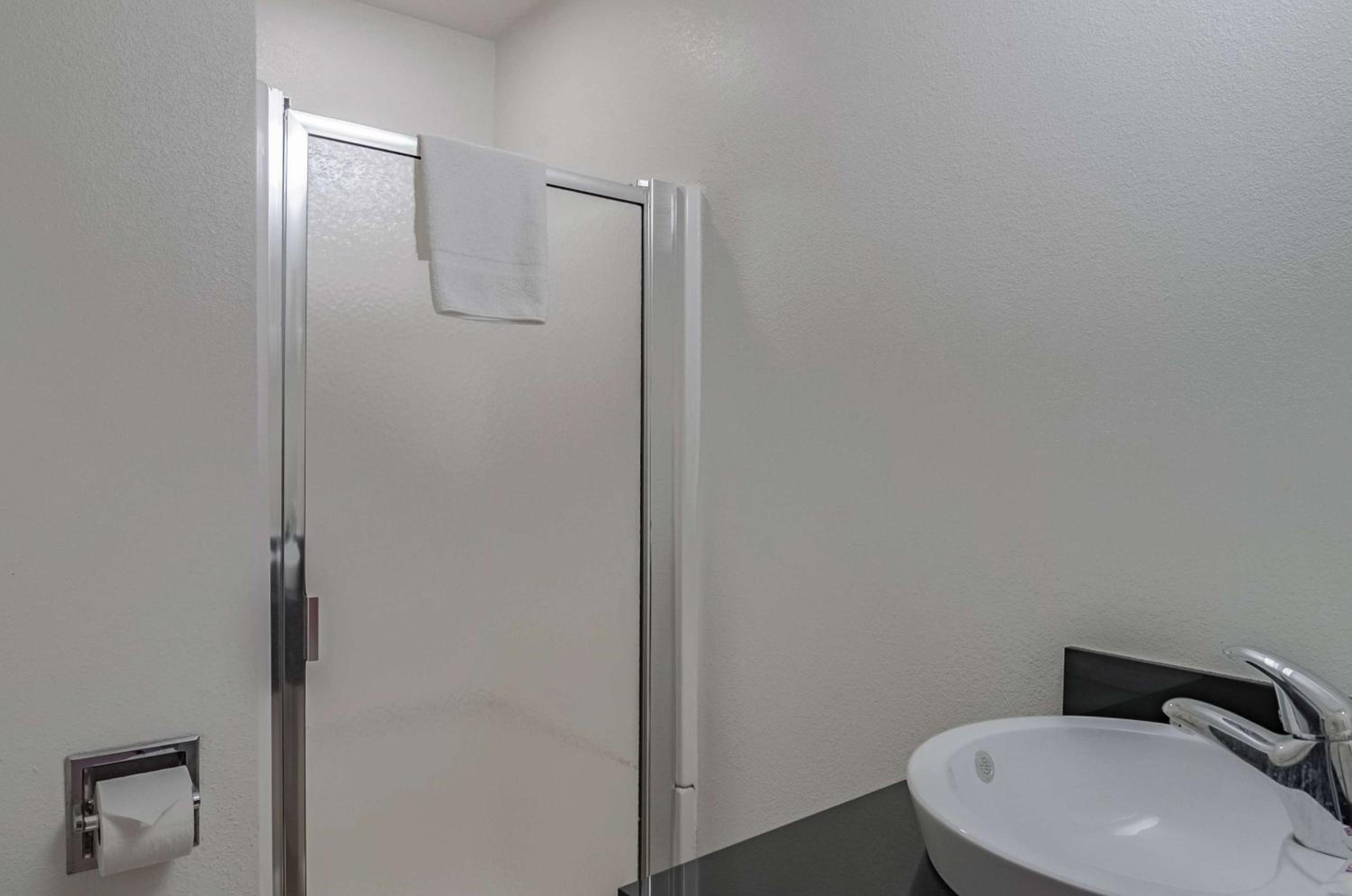 Quadruple Room - Non-Smoking photo 2