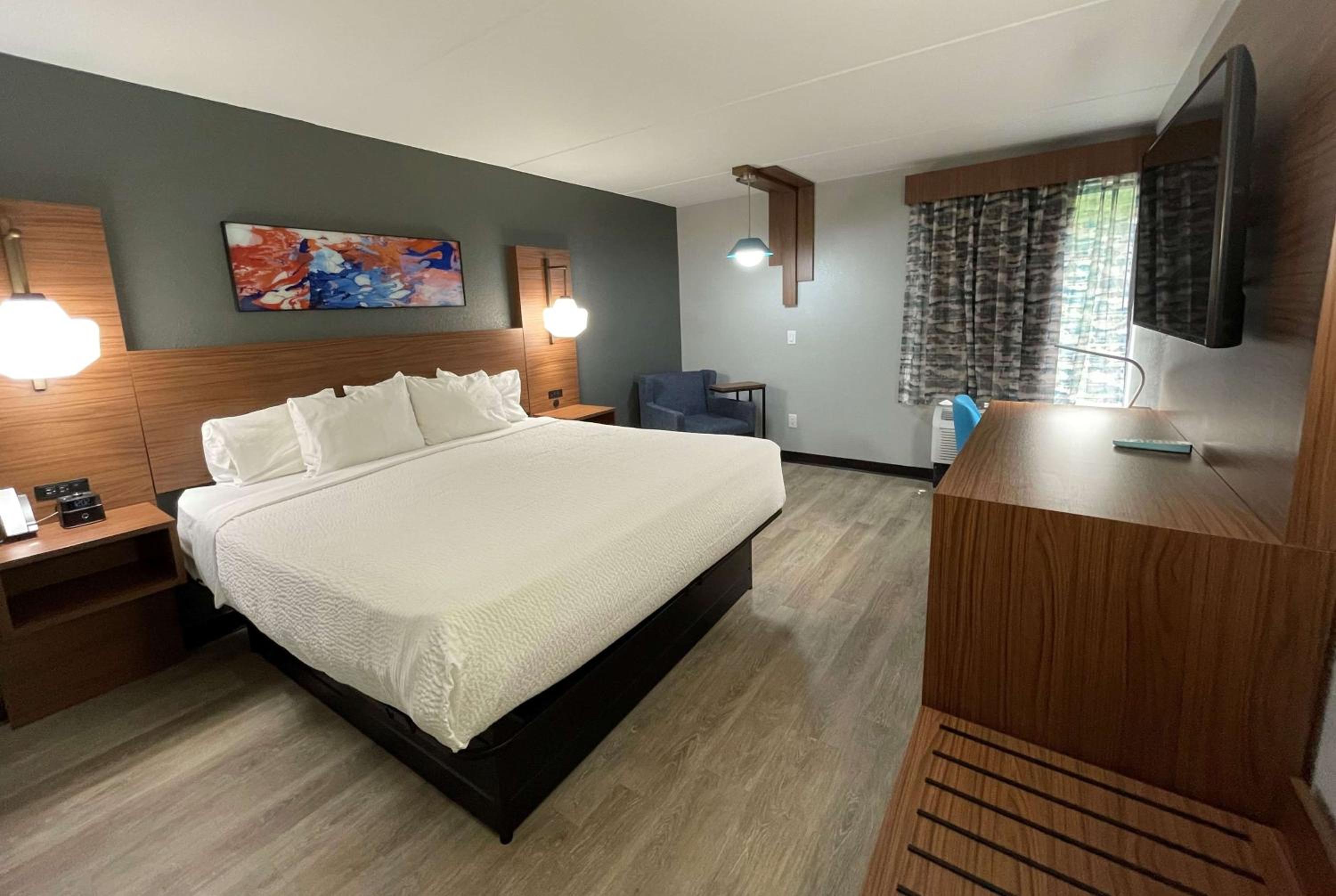 King Room - Non-Smoking - Photo 2