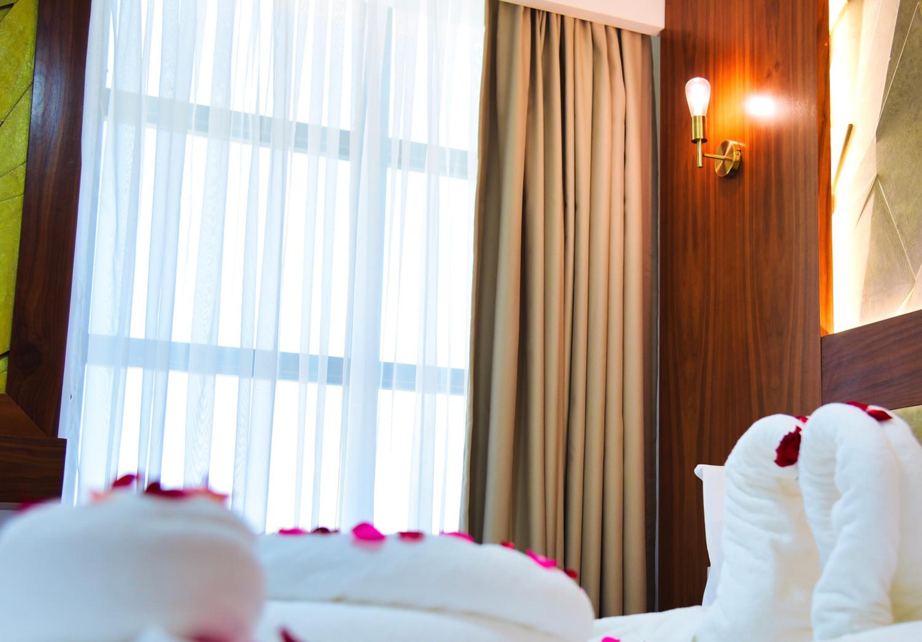 Deluxe Queen Room - Photo 1