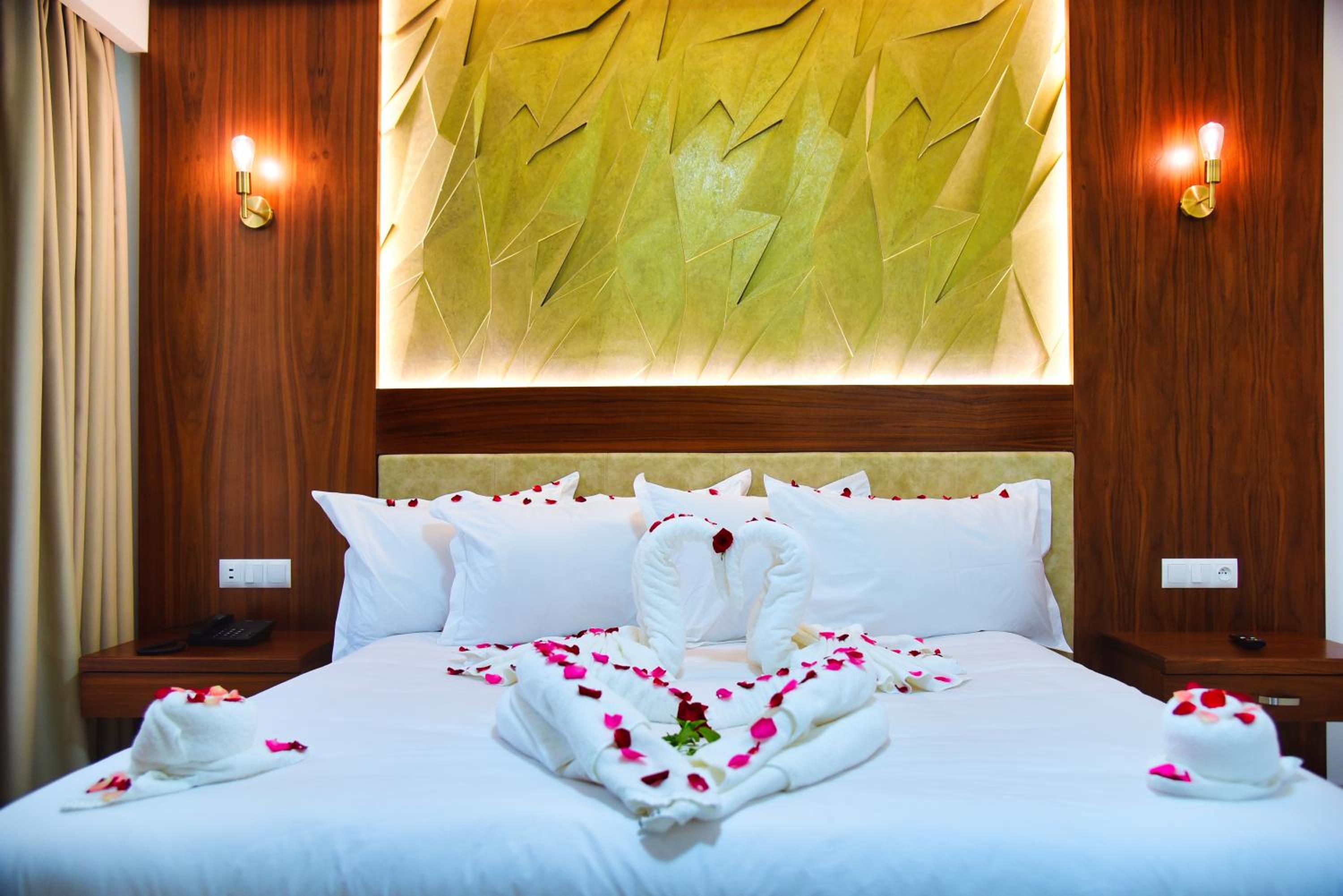 Deluxe Queen Room - Photo 5