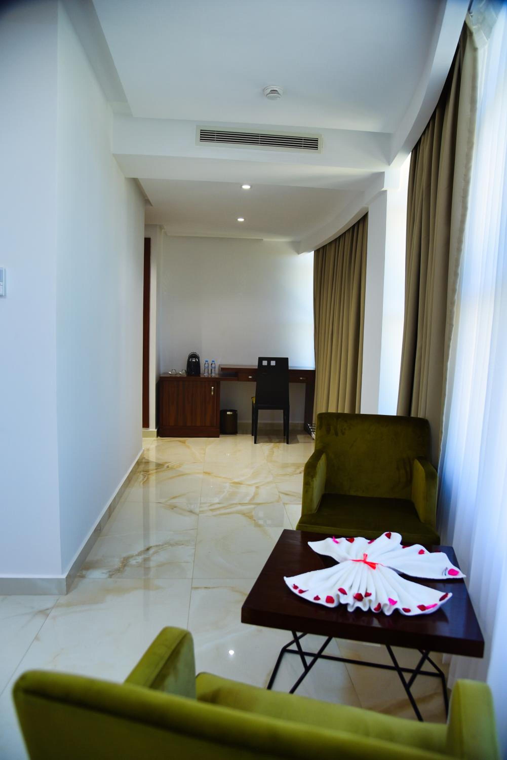 Deluxe Queen Room - Photo 2