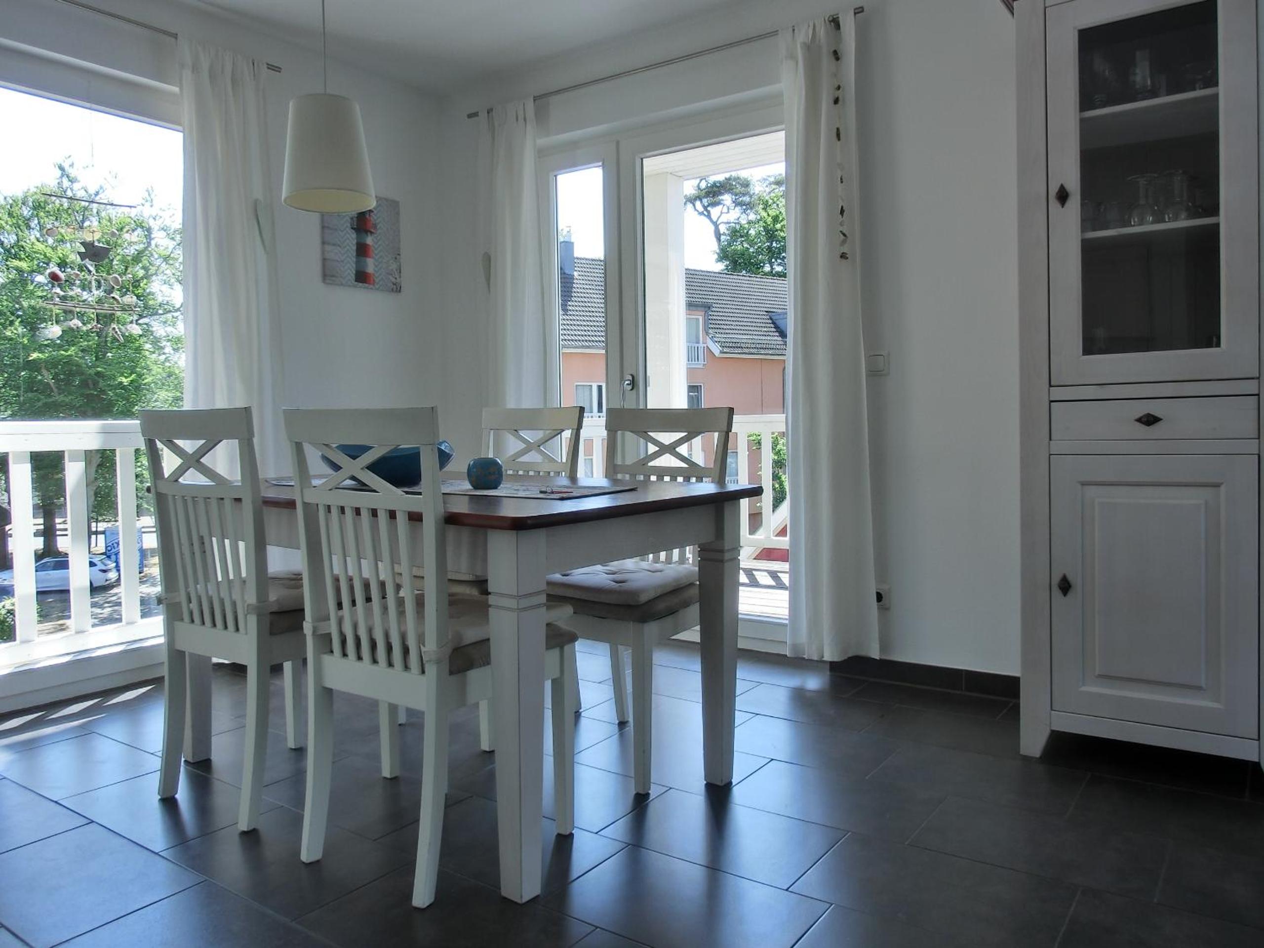 Apartment with Balcony photo 2