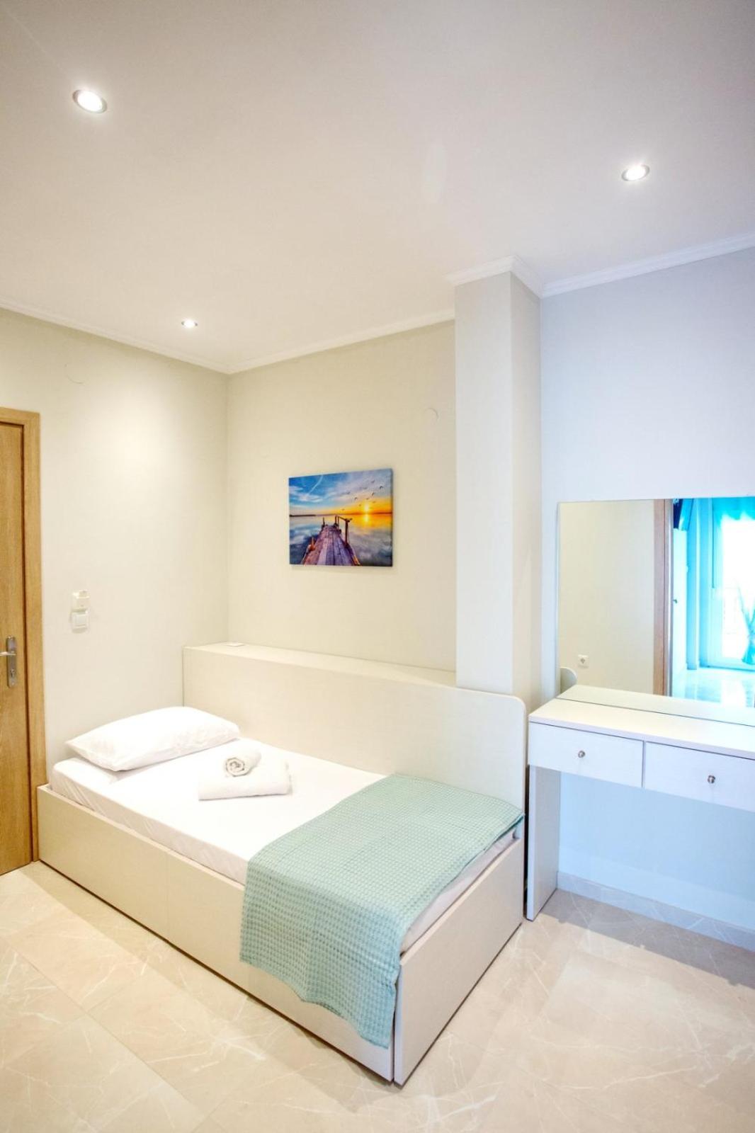 One-Bedroom Apartment with Balcony photo 3