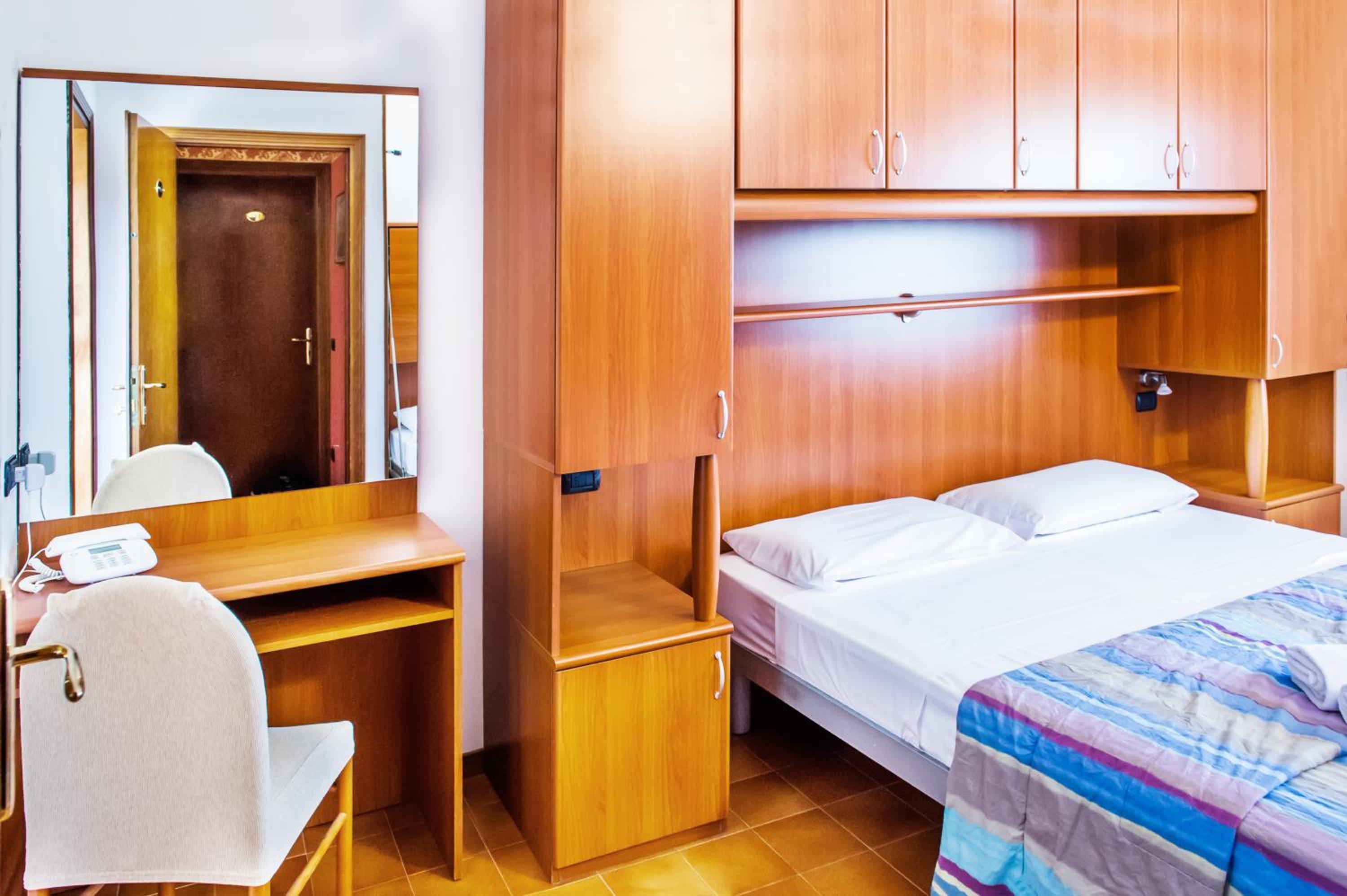 Double Room with Extra Bed - Photo 1