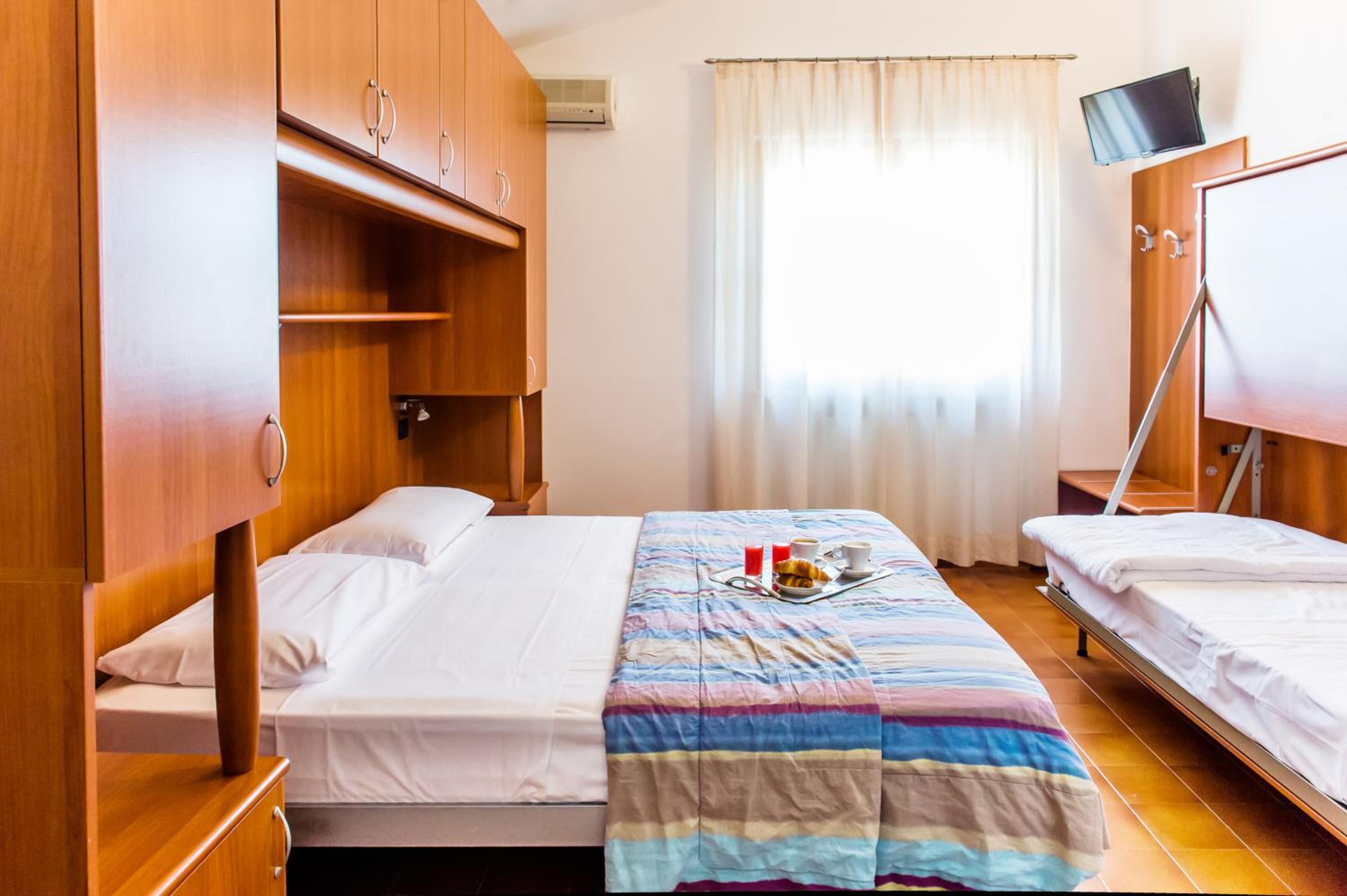 Double Room with Extra Bed - Photo 3