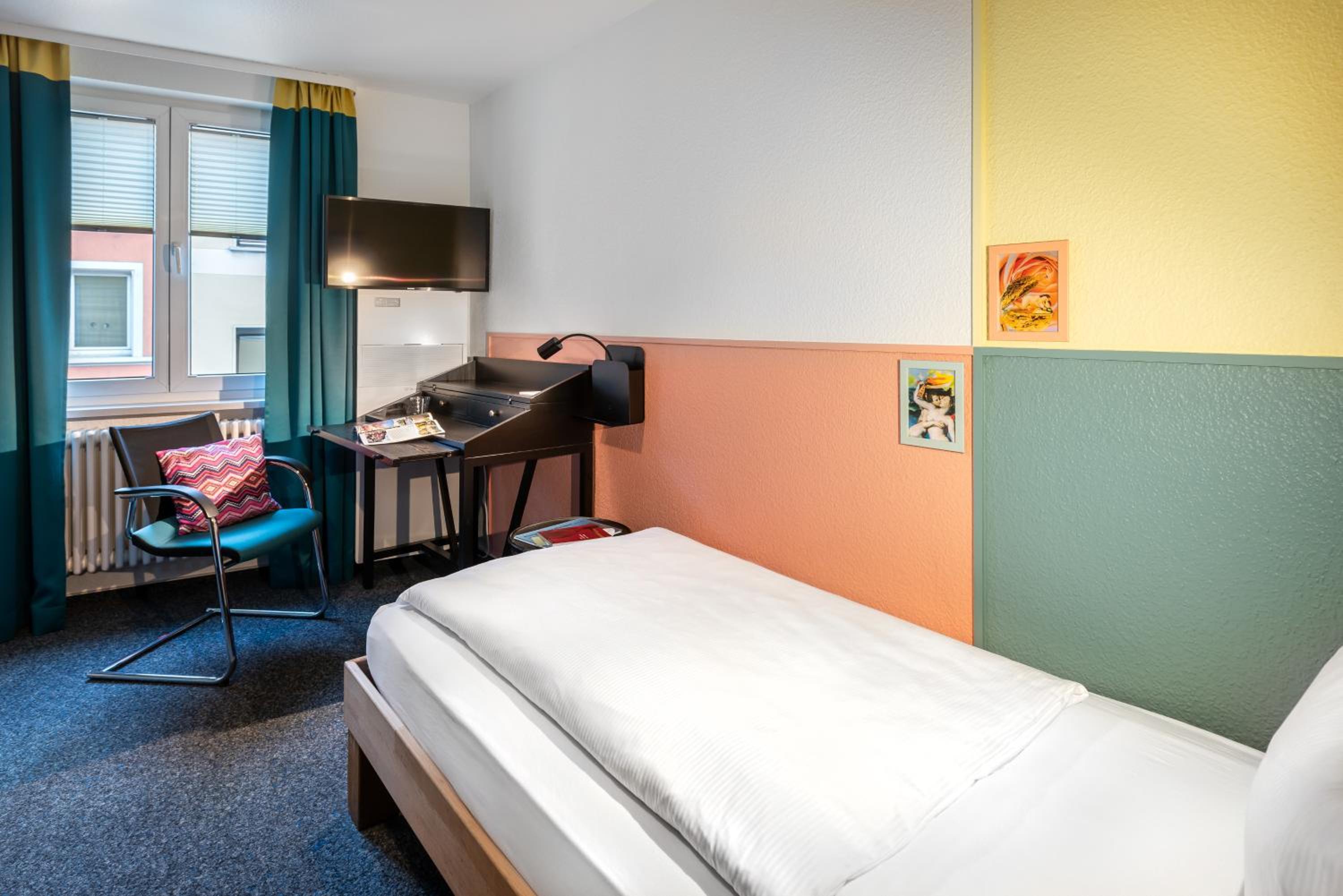 Single Room photo 3