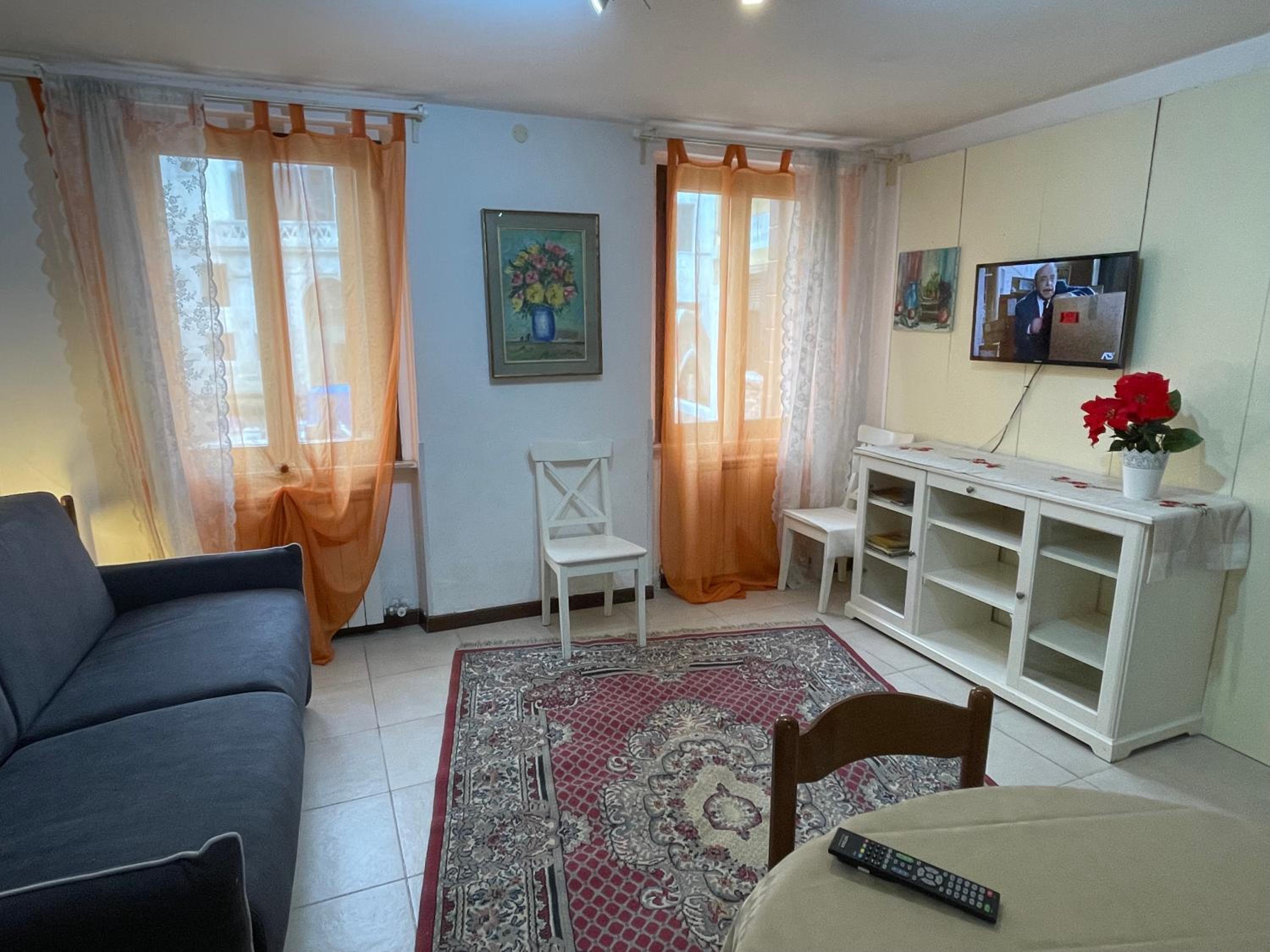 One-Bedroom Apartment photo 2