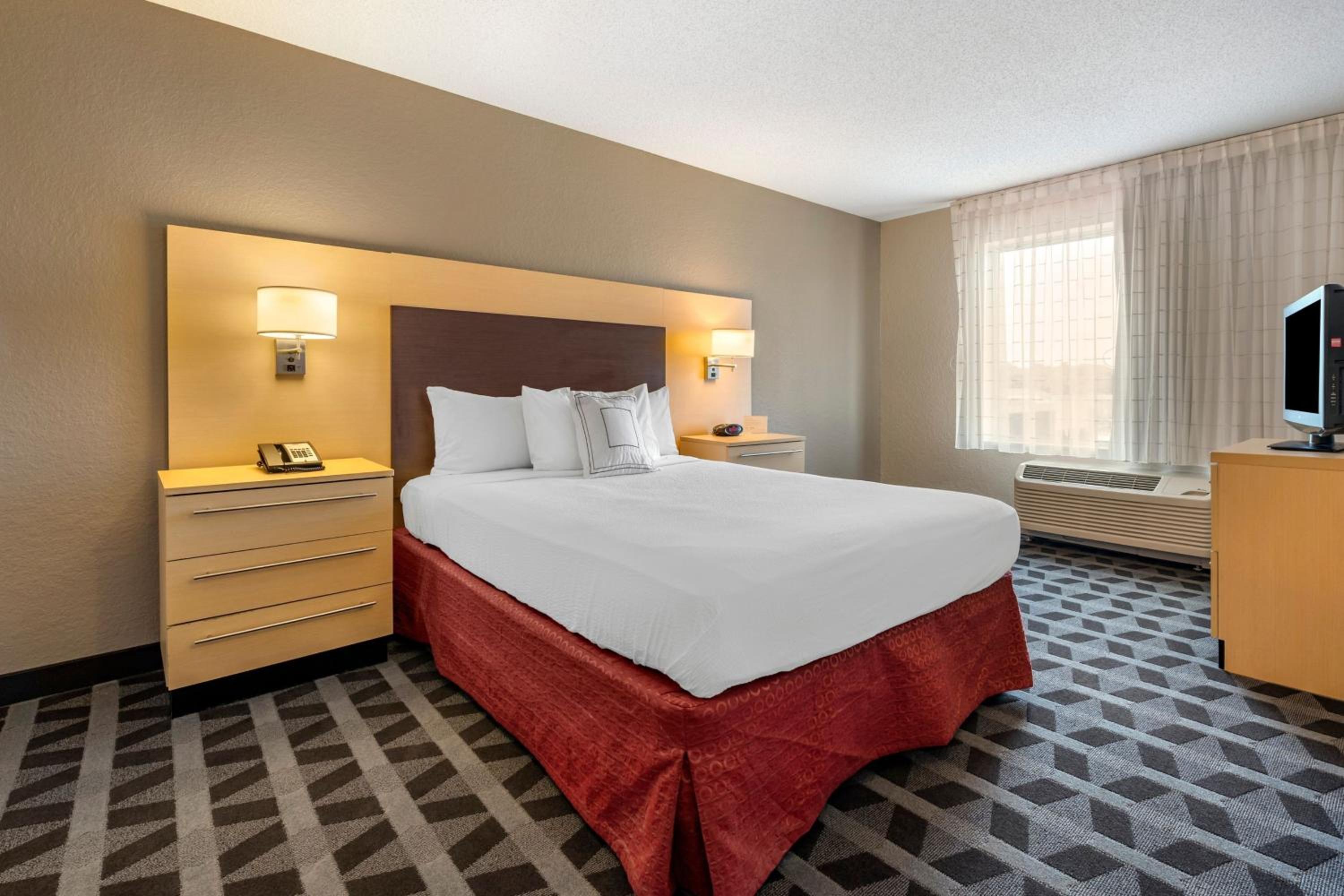 One-Bedroom Queen Suite with Sofa Bed - Photo 2