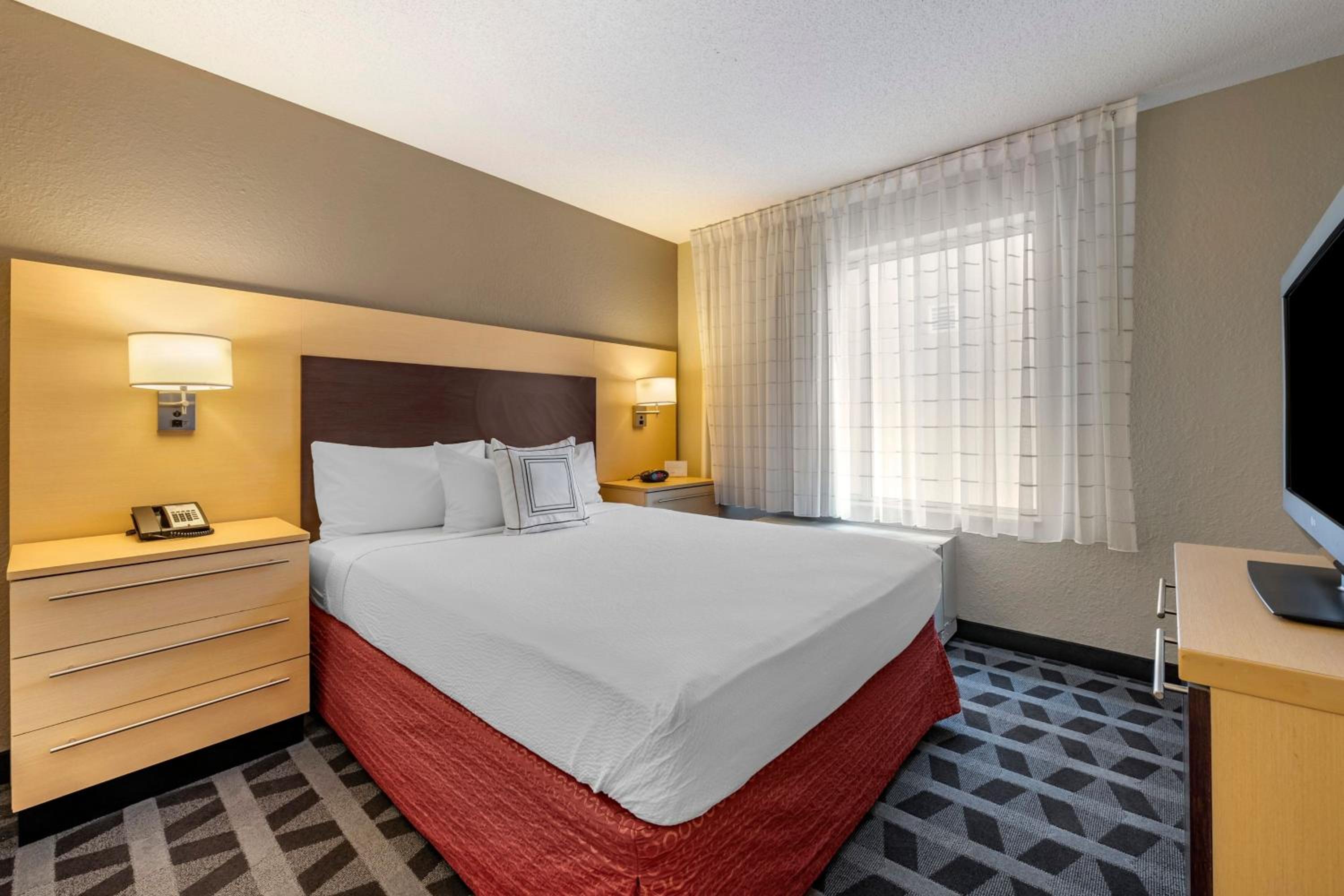 Two-Bedroom Suite - Photo 2