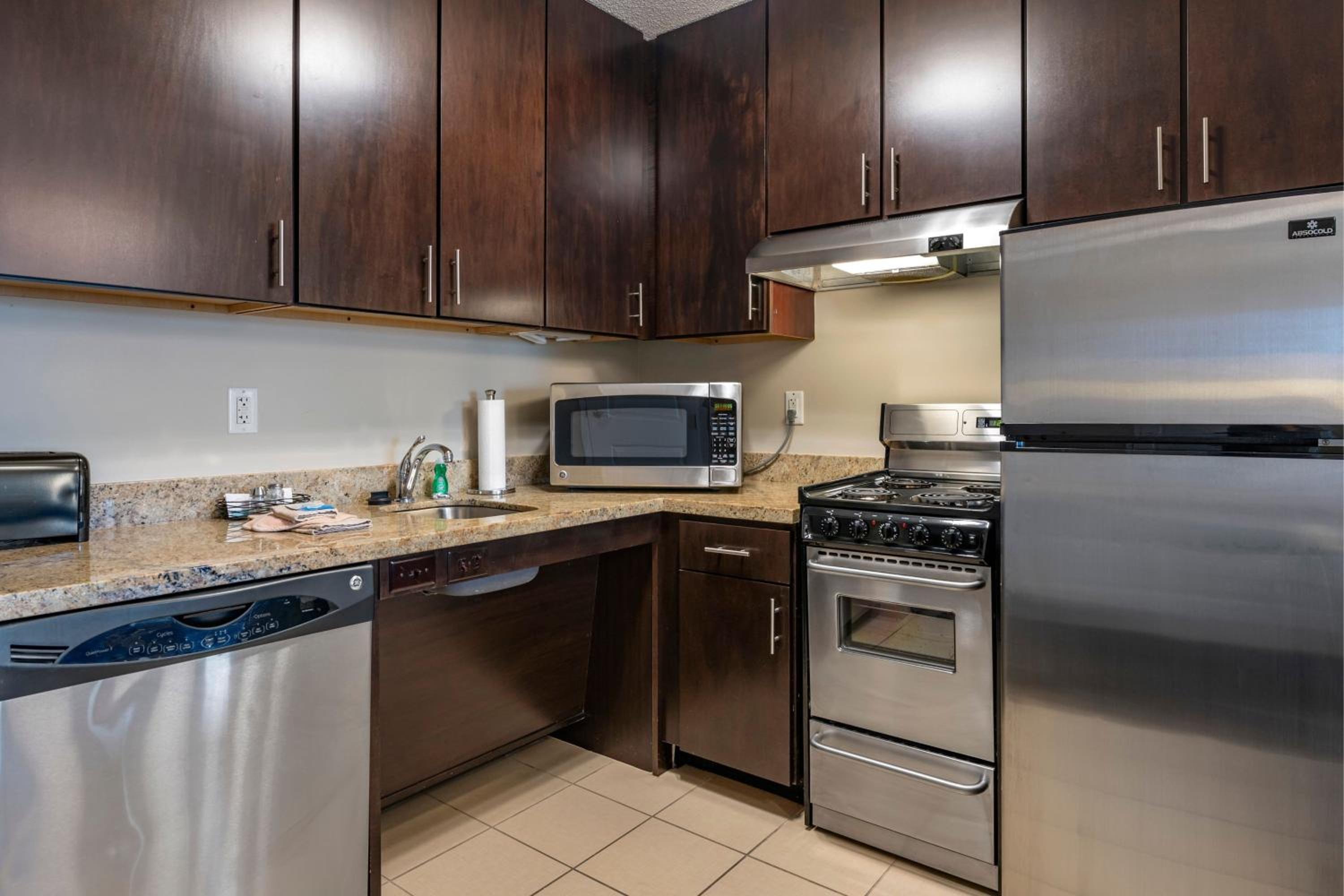 Two-Bedroom Suite - Photo 4