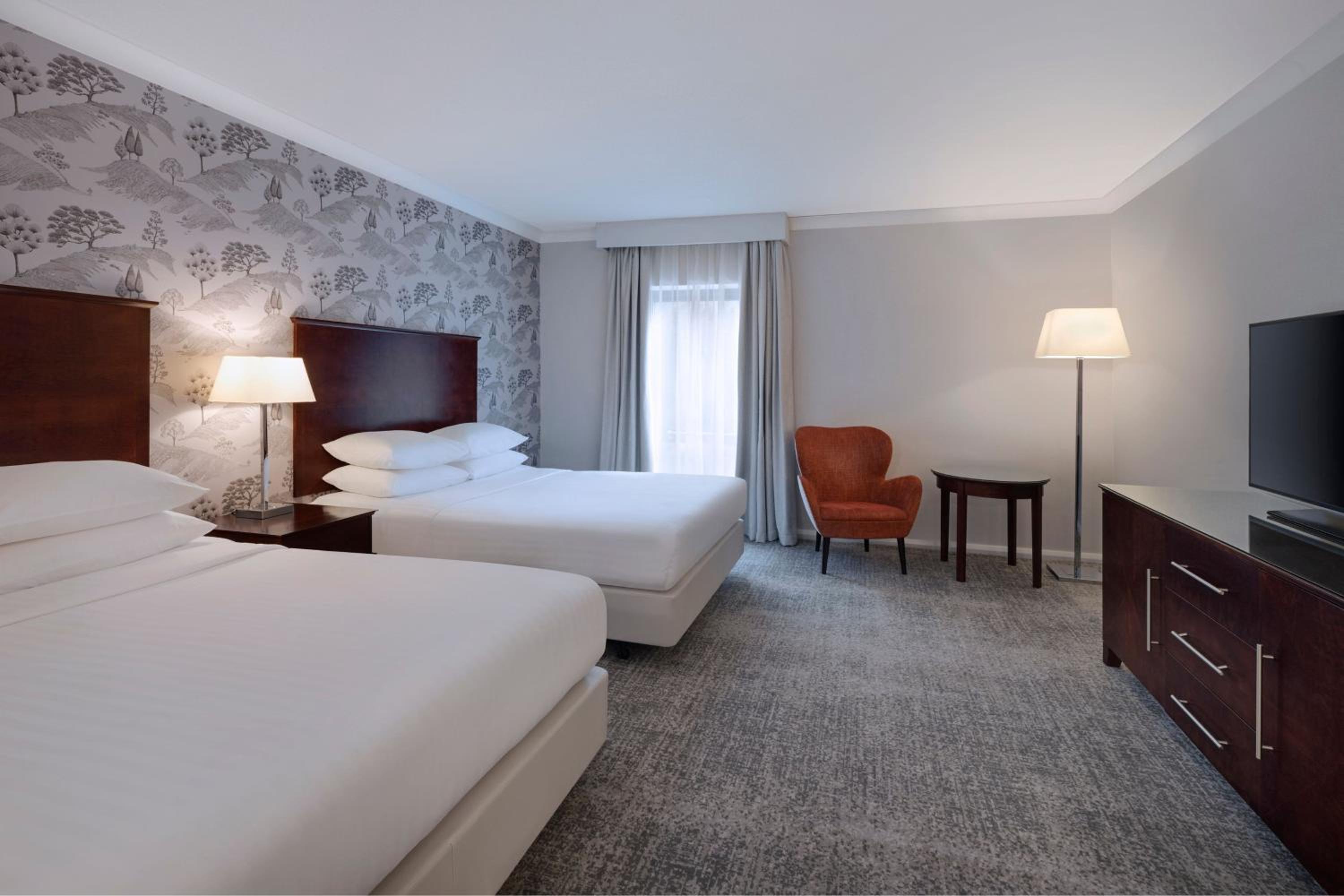 Deluxe Double Room with Two Double Beds - Photo 5