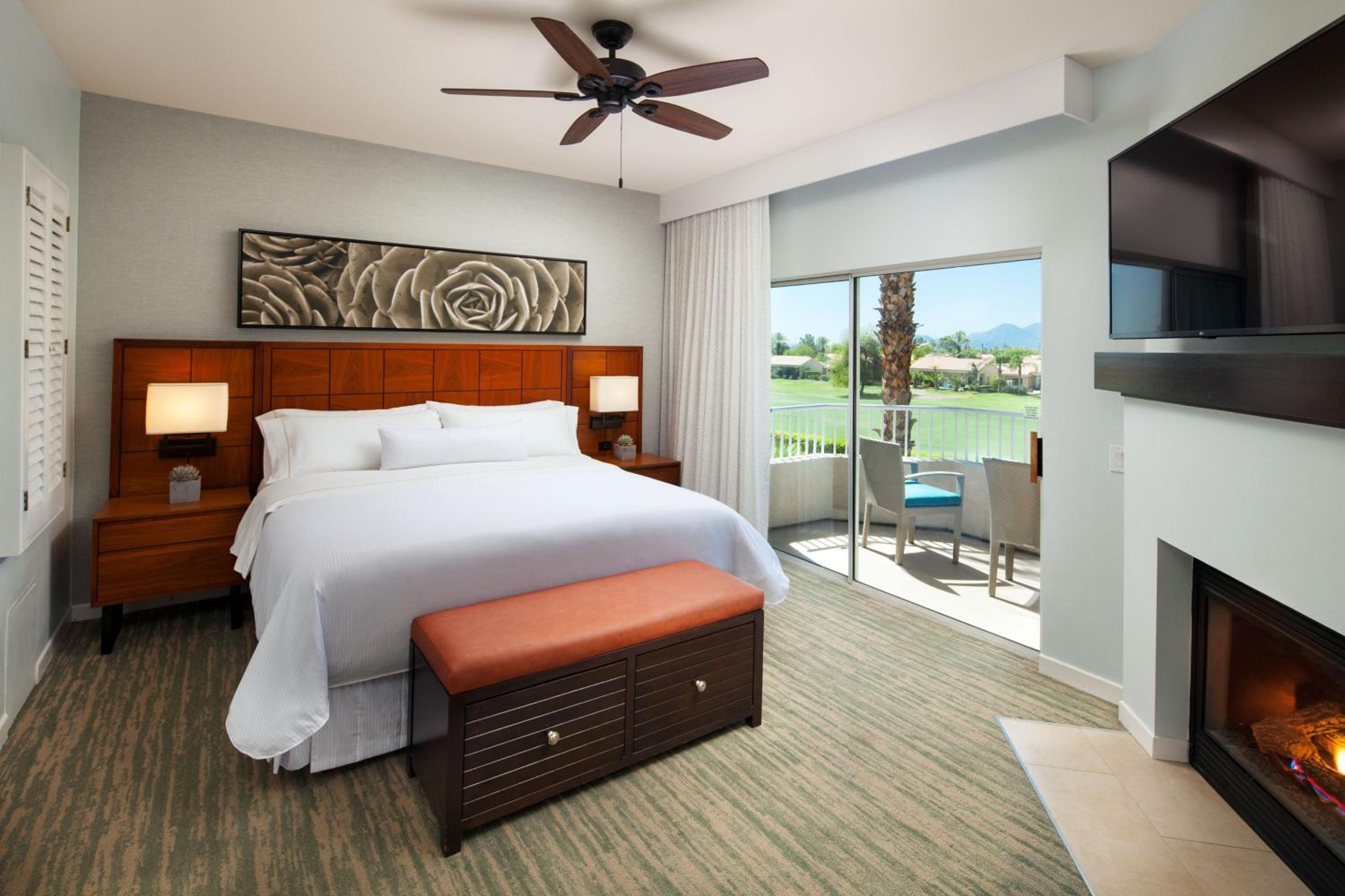 Two-Bedroom Villa with Balcony - Photo 4