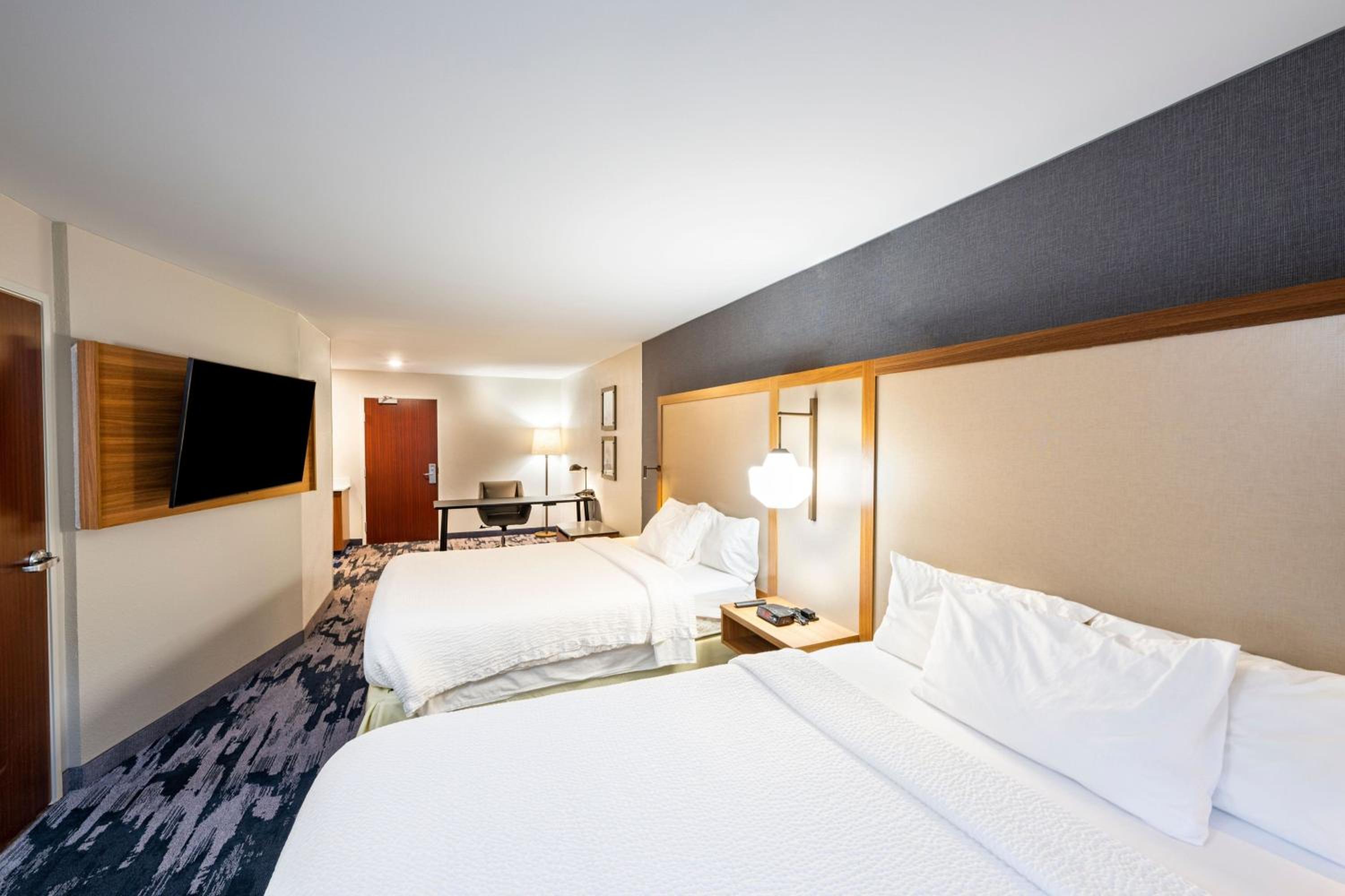 Queen Room with Two Queen Beds - Photo 1