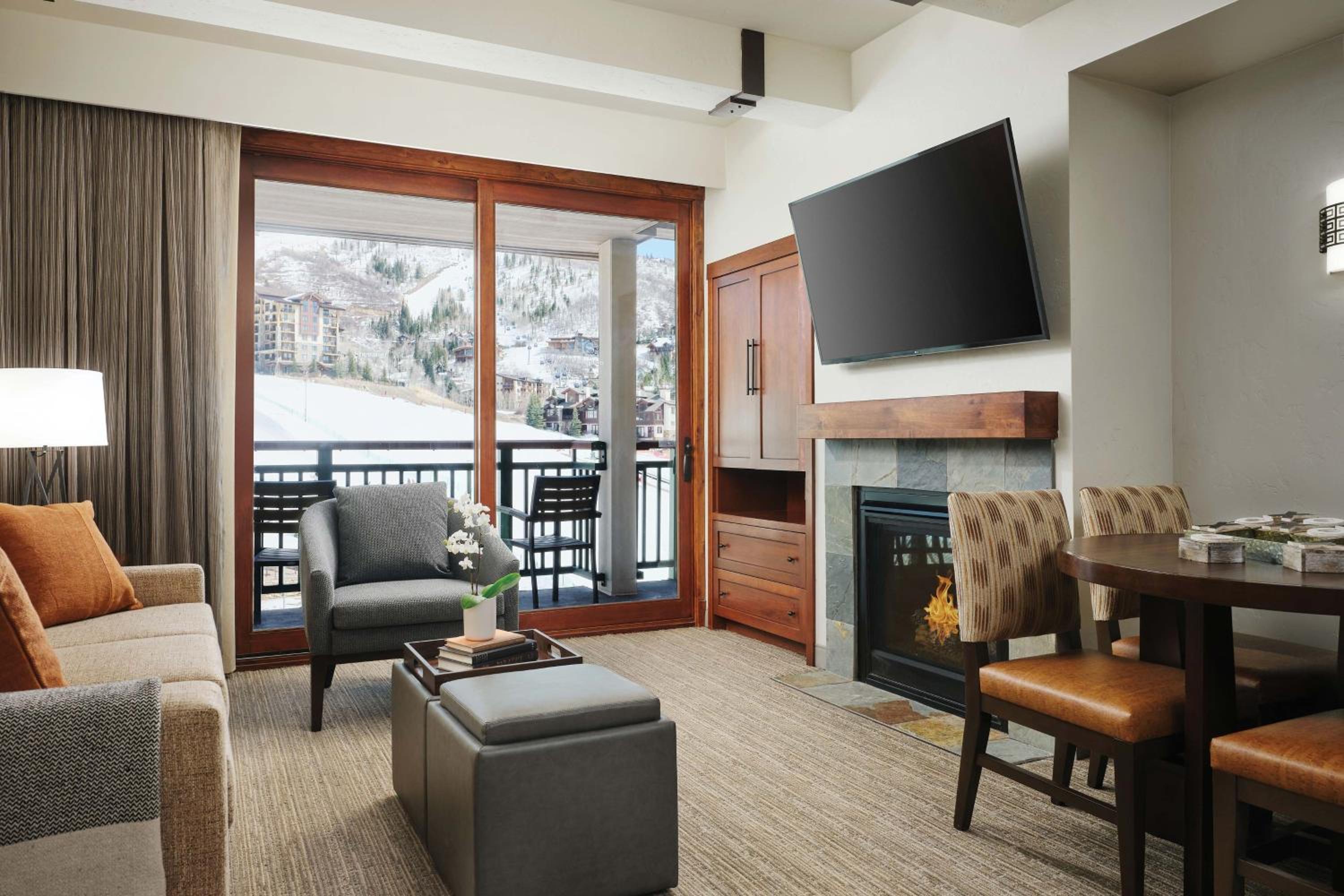 One-Bedroom Villa with Balcony and Mountain View
