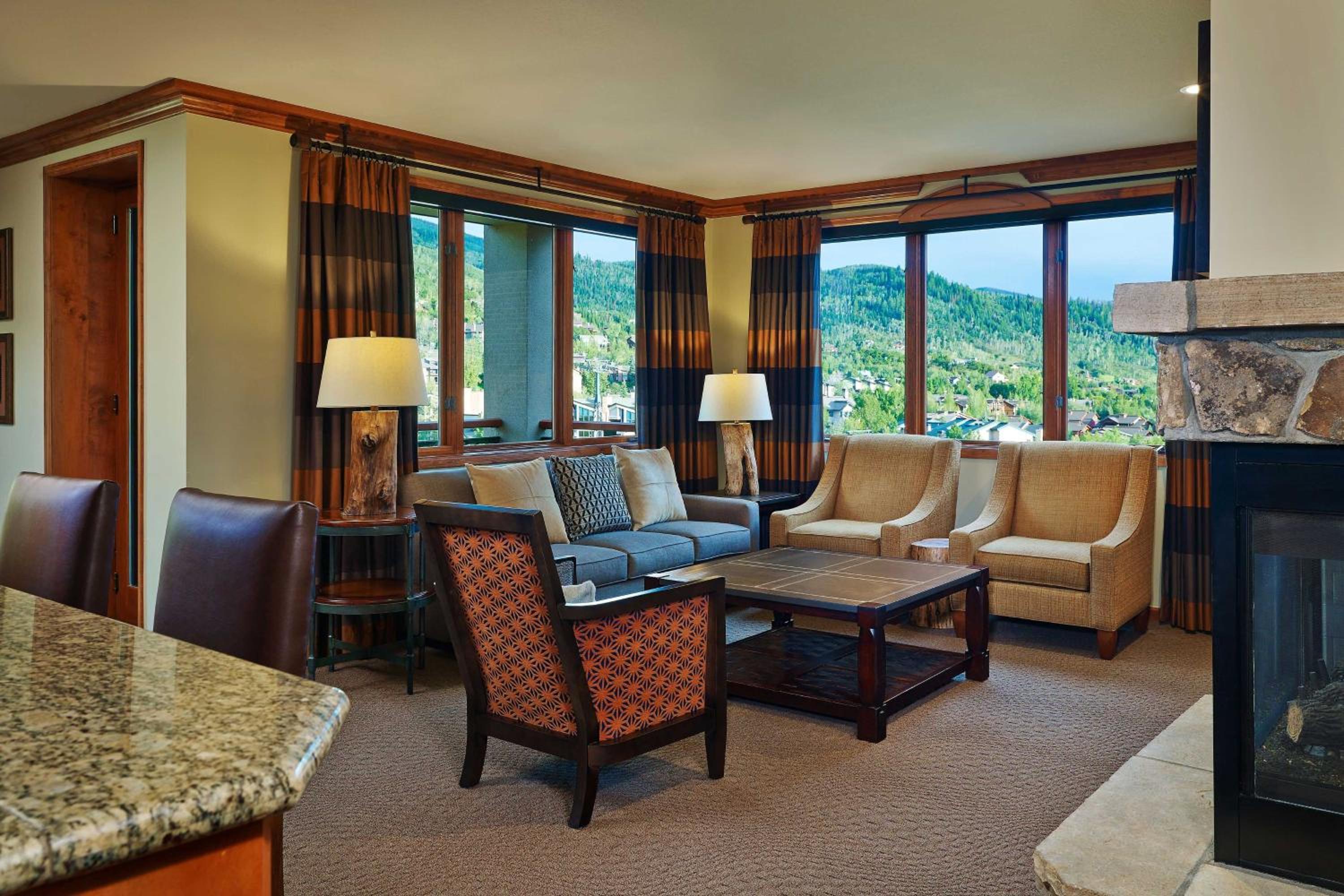 Three-Bedroom Villa with Balcony, Fireplace and Mountain View
