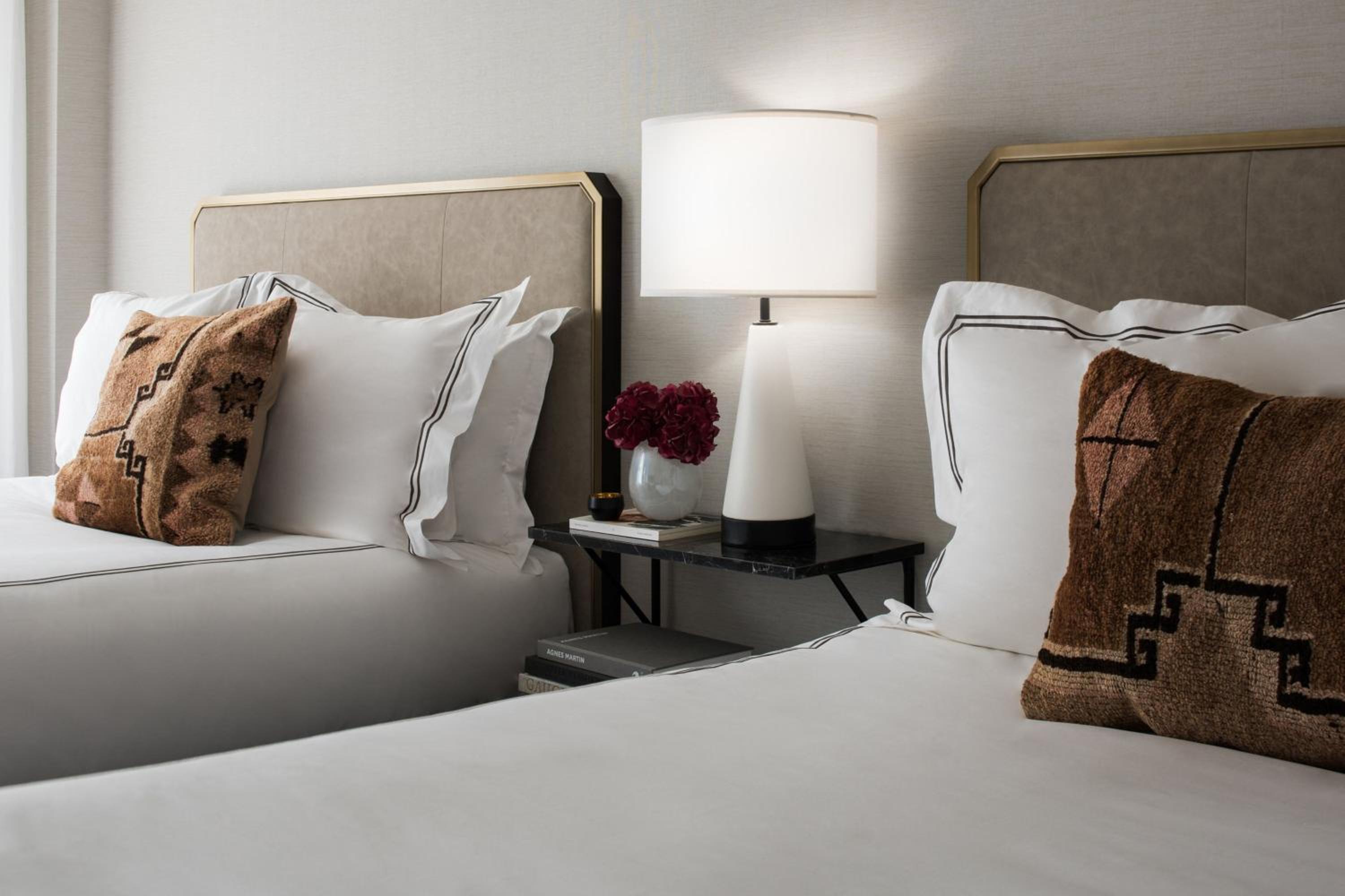Deluxe Guest room, 2 Queen, City view - Photo 2
