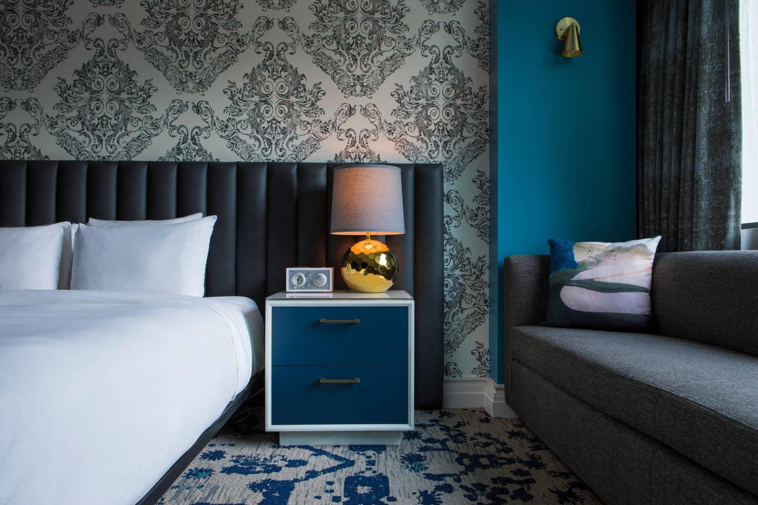 Classic, Guest room, 1 King - Photo 4