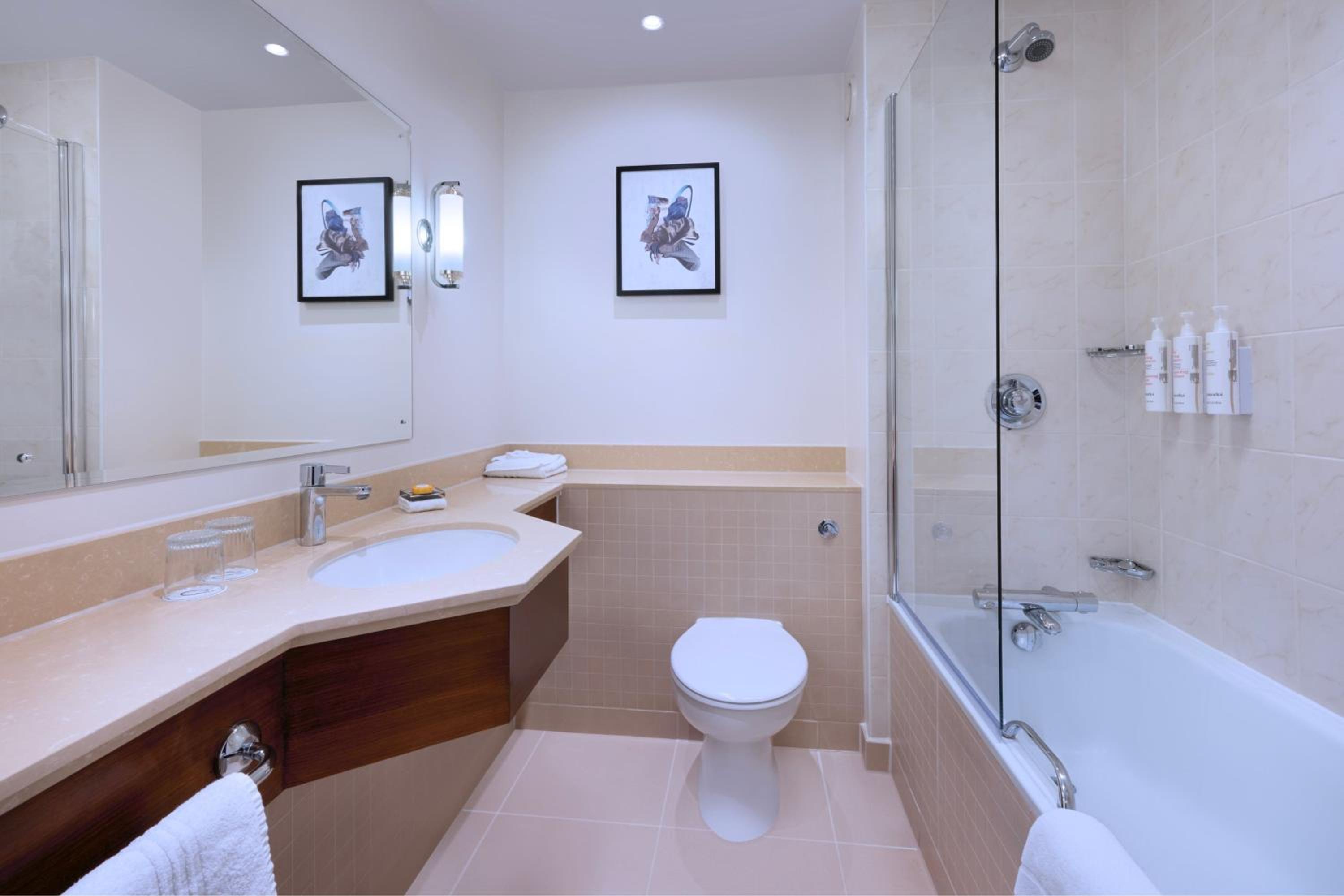 Deluxe Queen Room - Photo 3