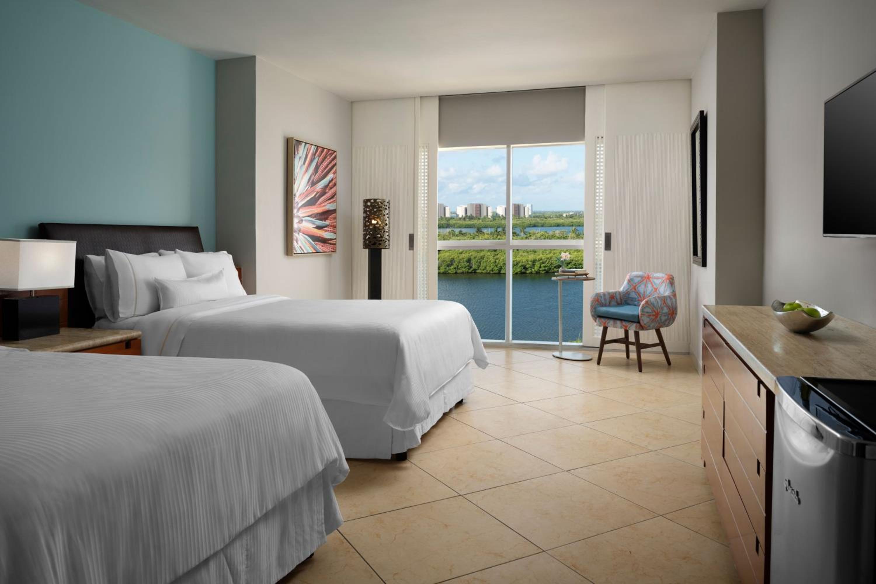 Double Room with Two Double Beds and Lagoon View - Photo 1