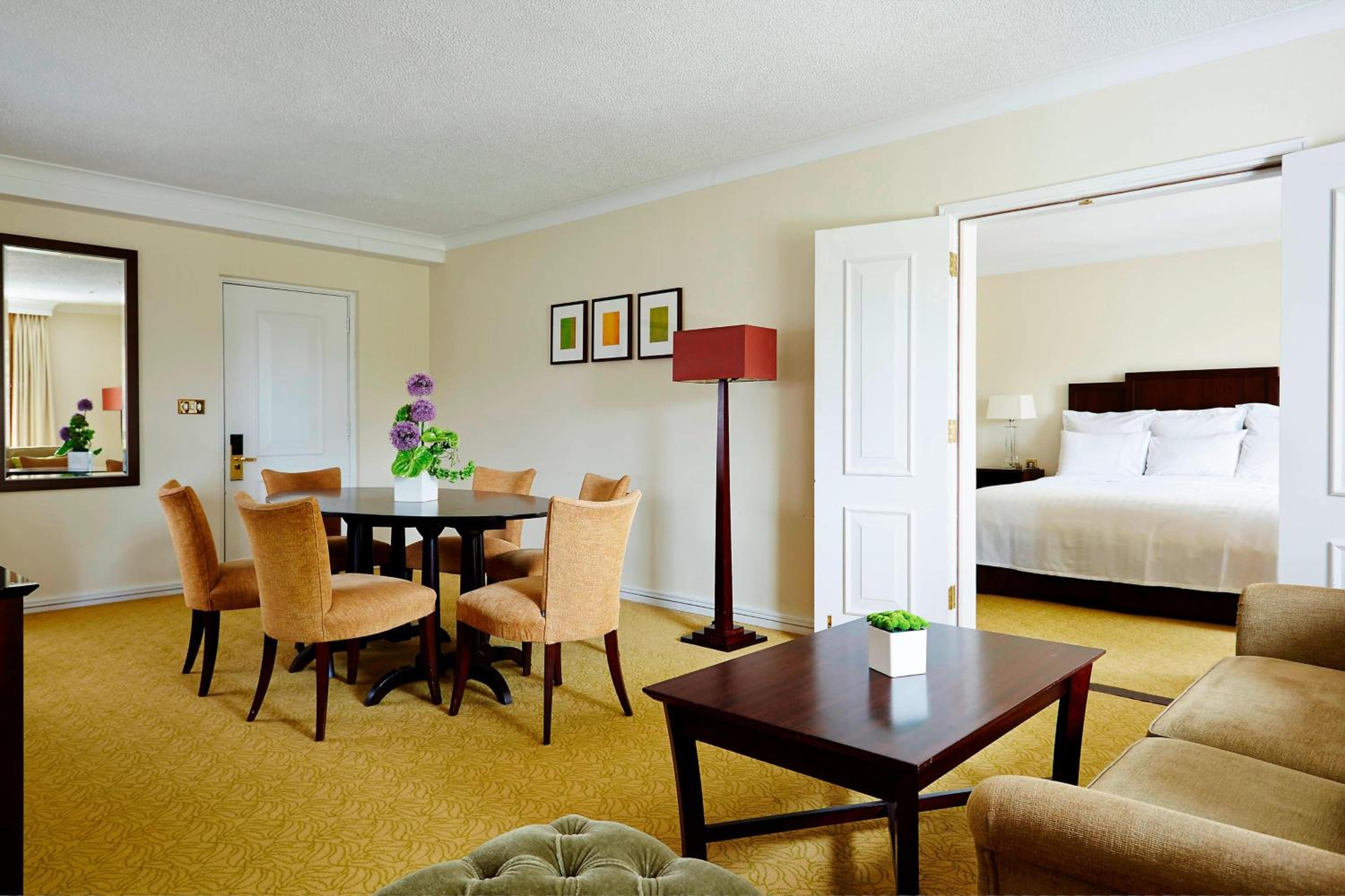 One-Bedroom King Suite with Sofa Bed  - Photo 3