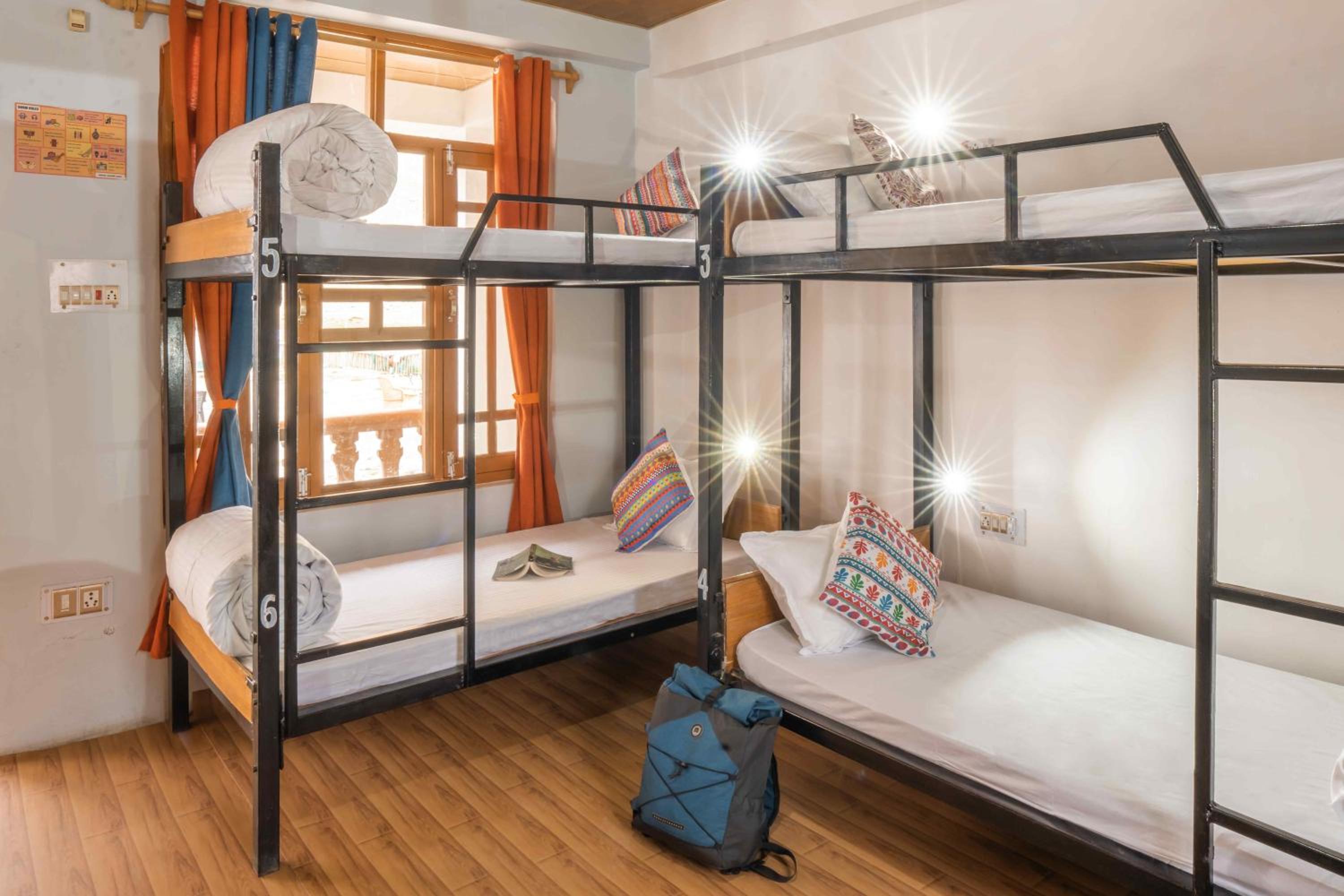 Bed in 6-Bed Superior Mixed Dormitory Room photo 1