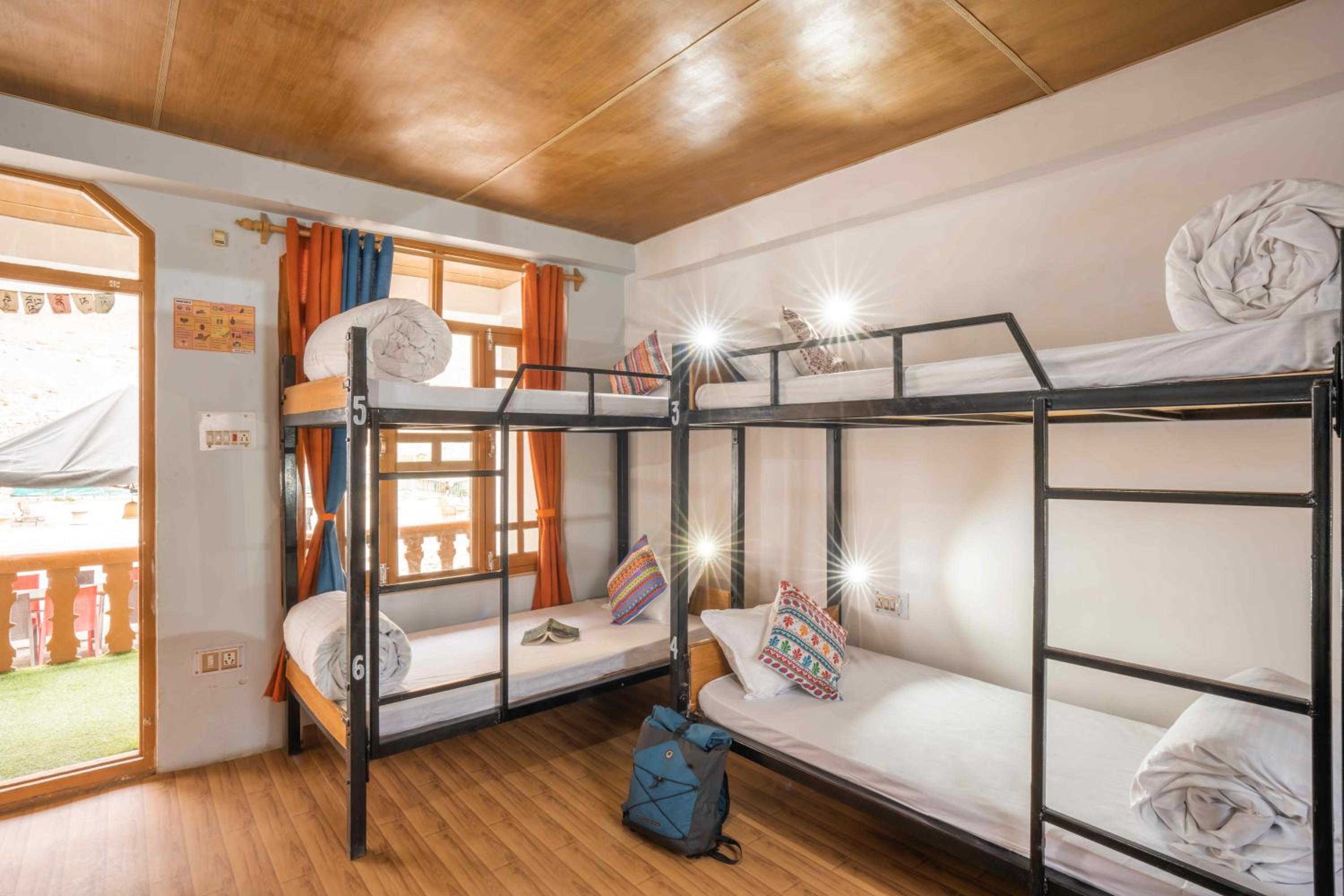 Bed in 6-Bed Superior Mixed Dormitory Room photo 3