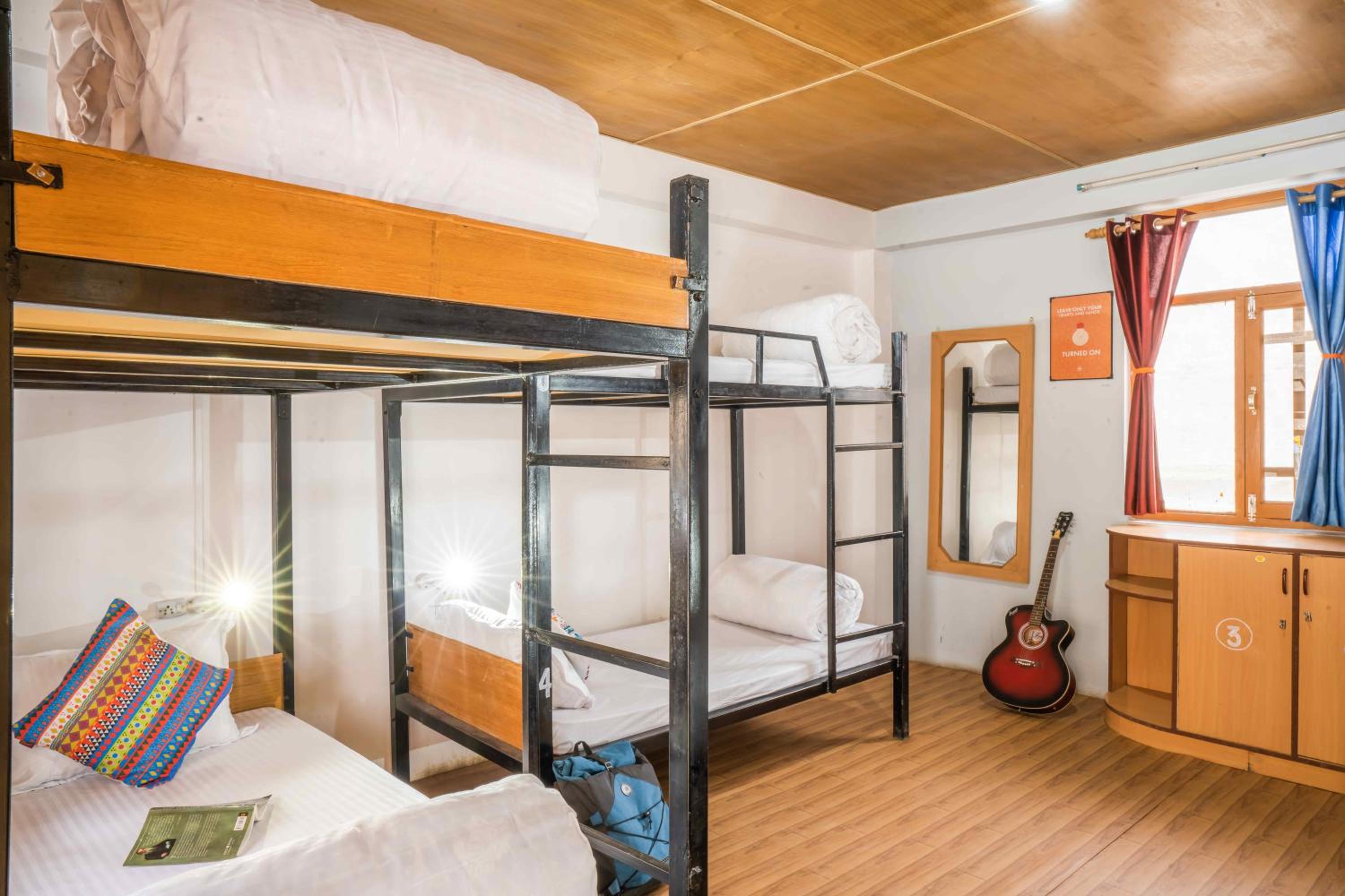 Bed in 6-Bed Superior Mixed Dormitory Room photo 2