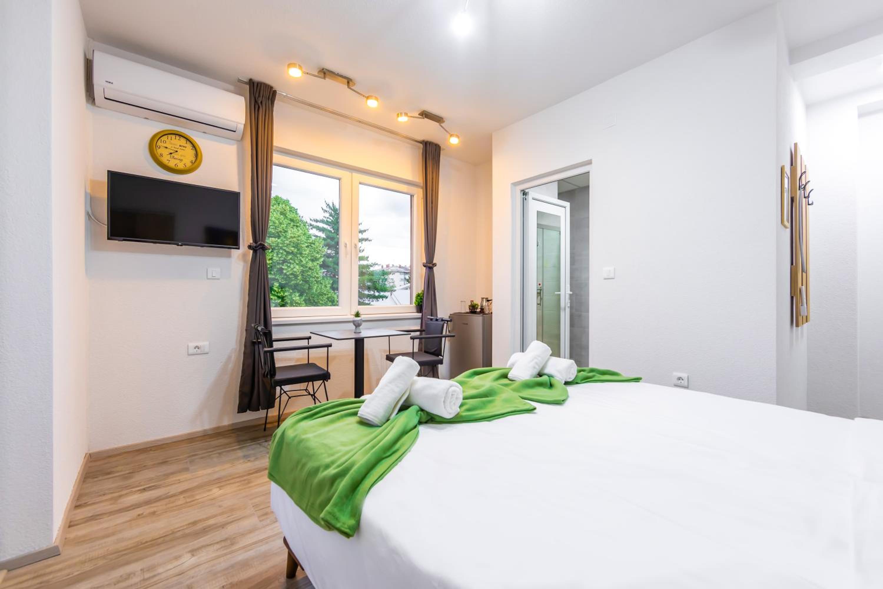 Deluxe Double or Twin Room with City View