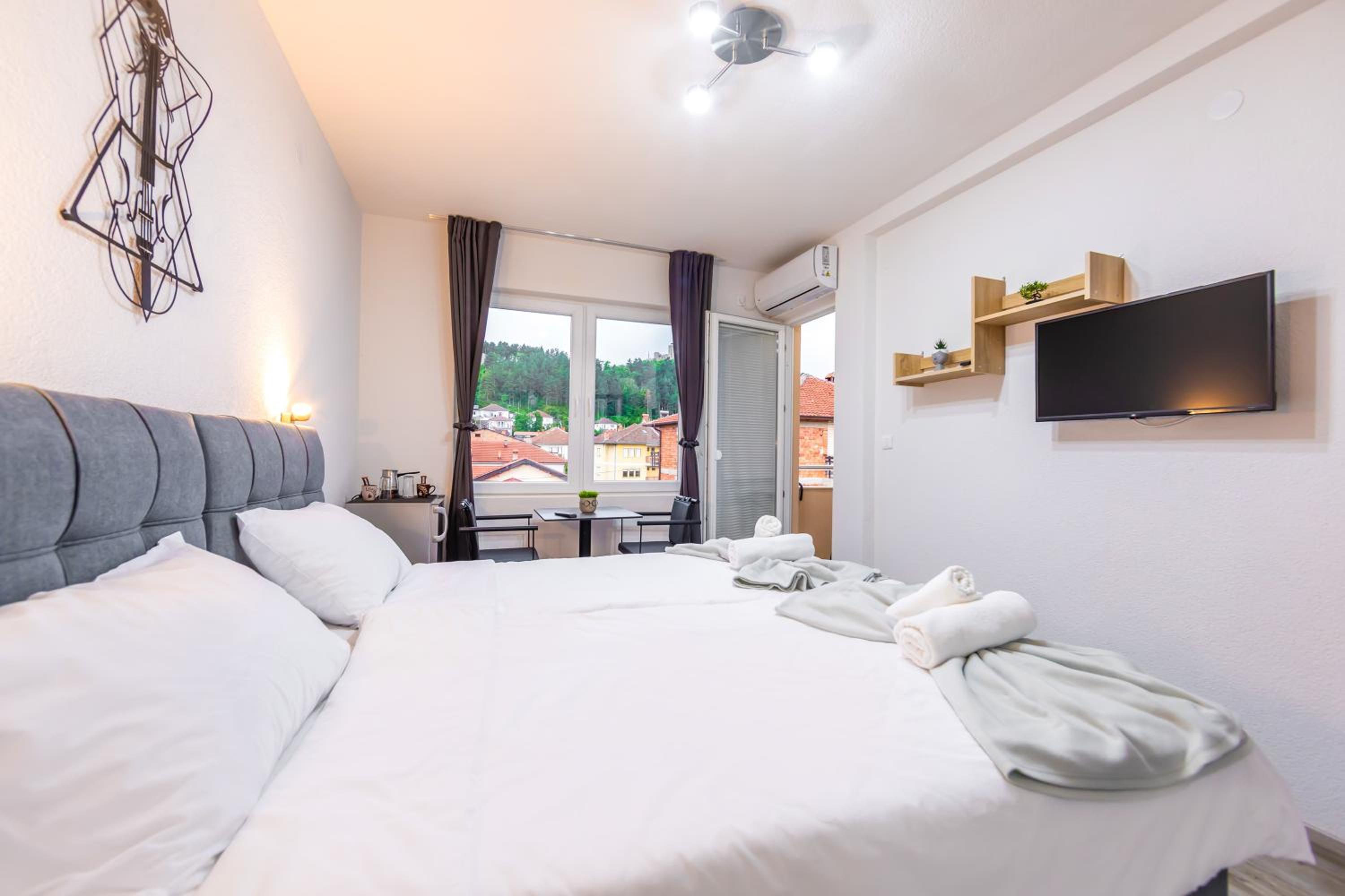 Deluxe Double or Twin Room with City View