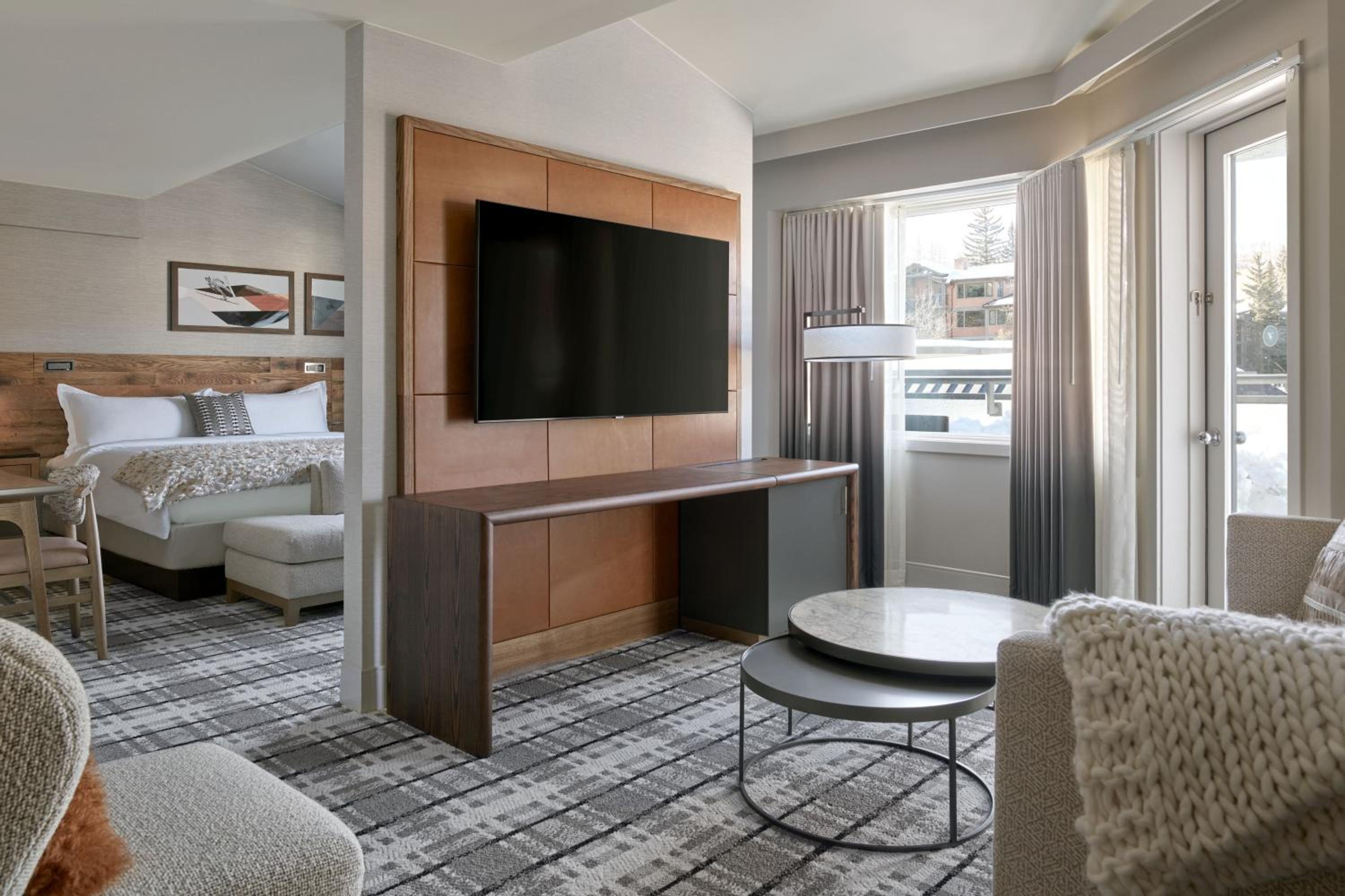 One-Bedroom King Suite with Balcony - Photo 3