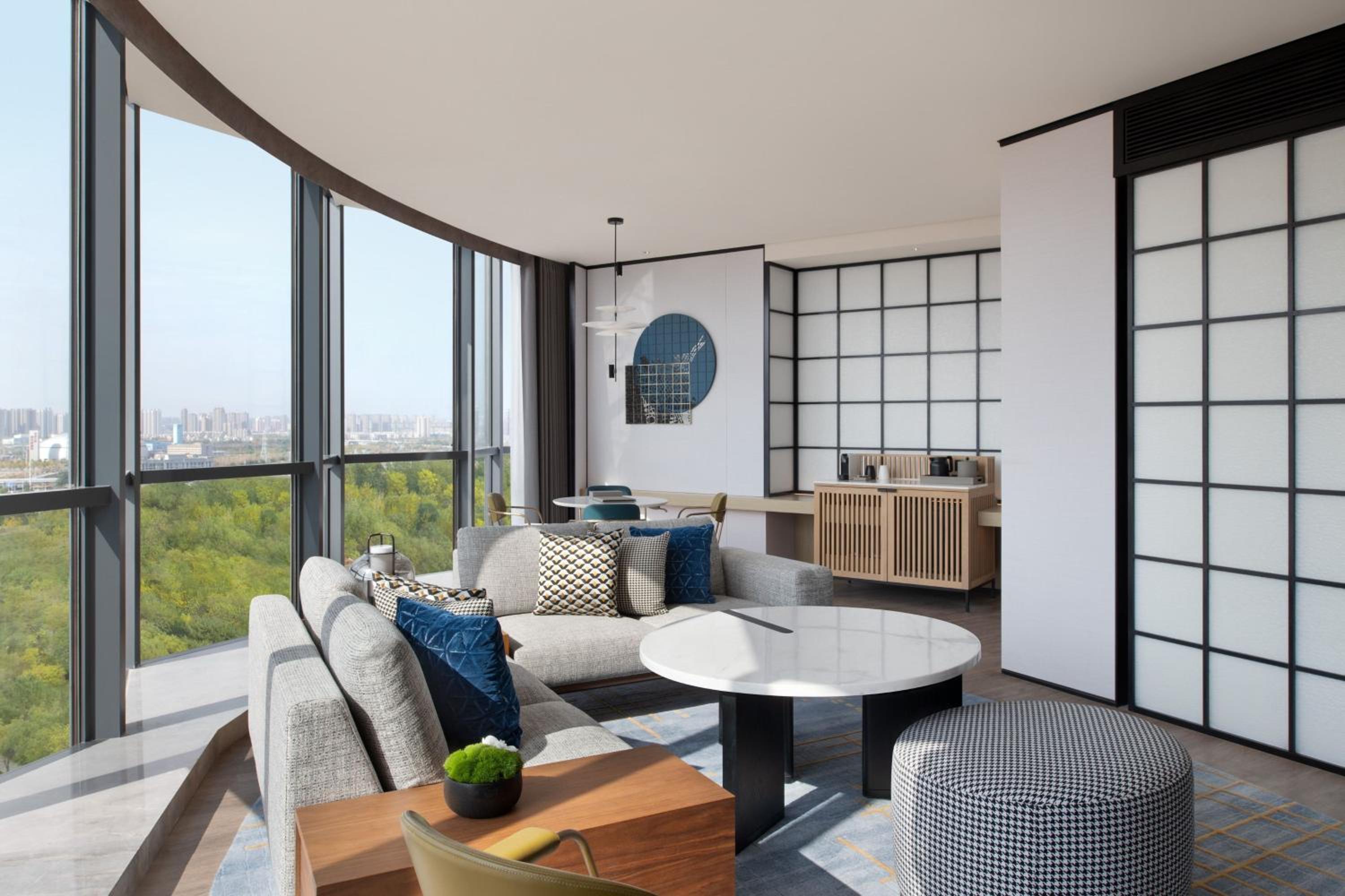 One-Bedroom Executive King Suite - Club Lounge Access