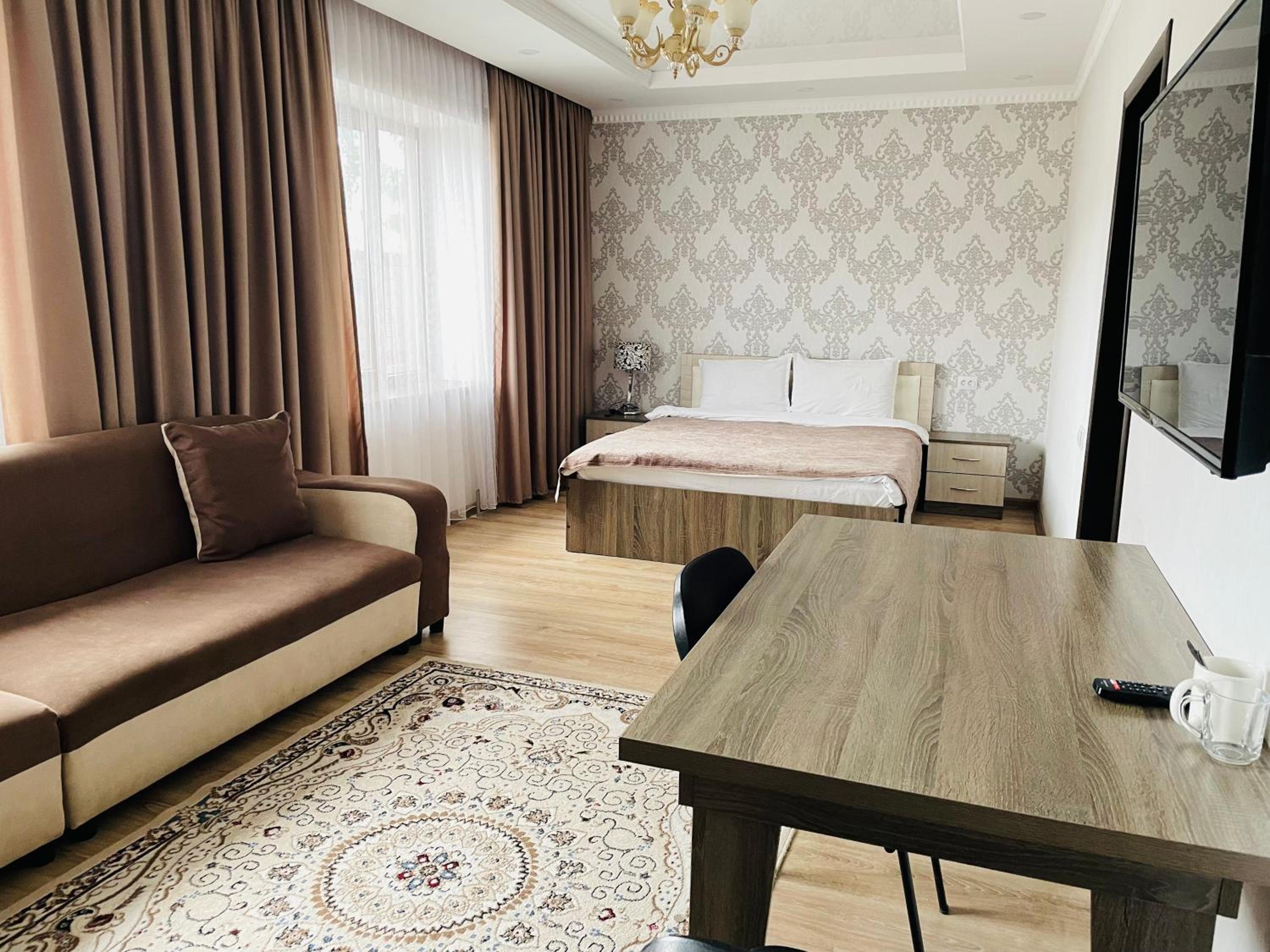 Queen Room with Two Queen Beds photo 1