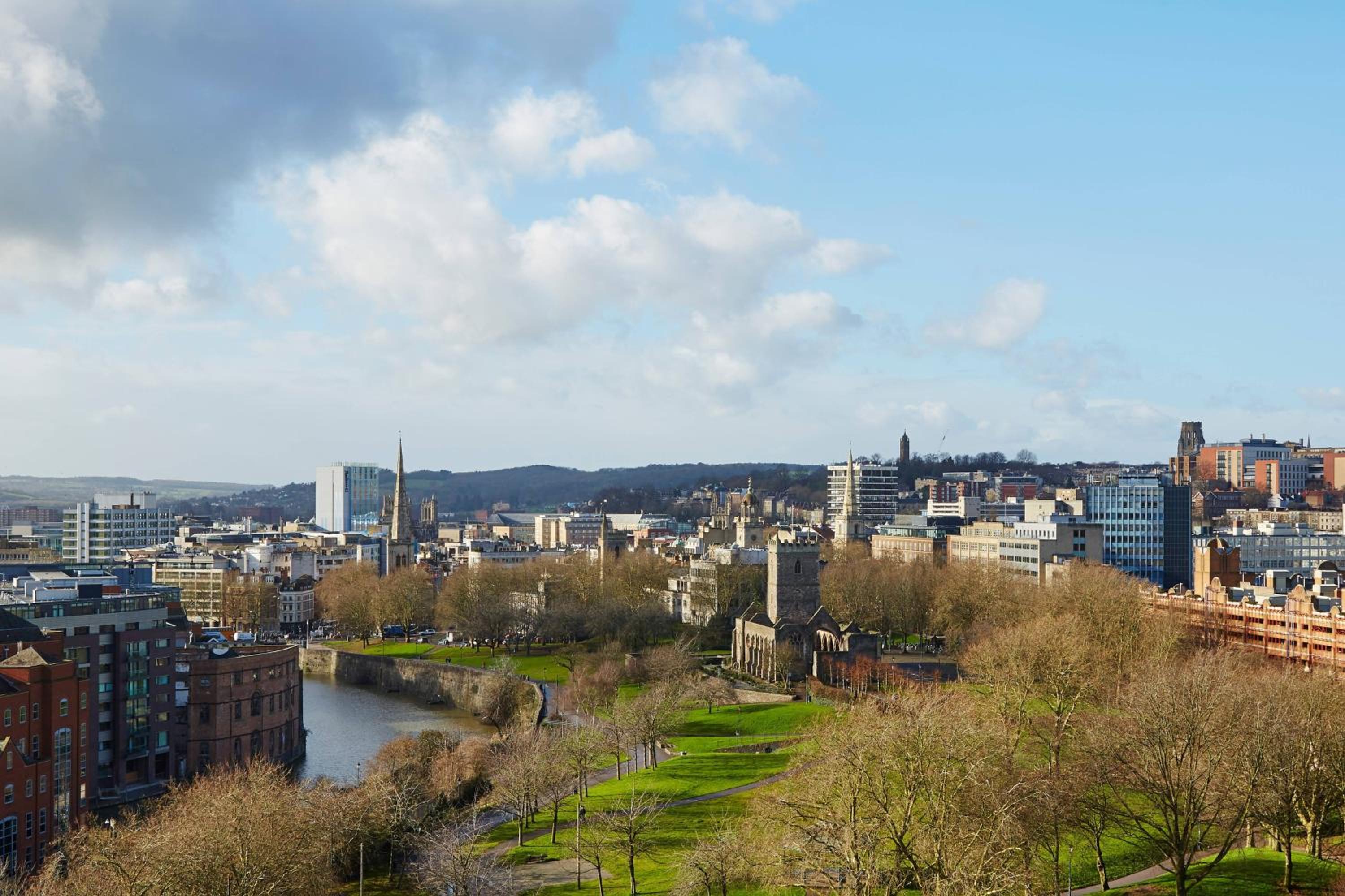 Renovated Double Room with Two Double Beds and Castle Park View - Photo 5