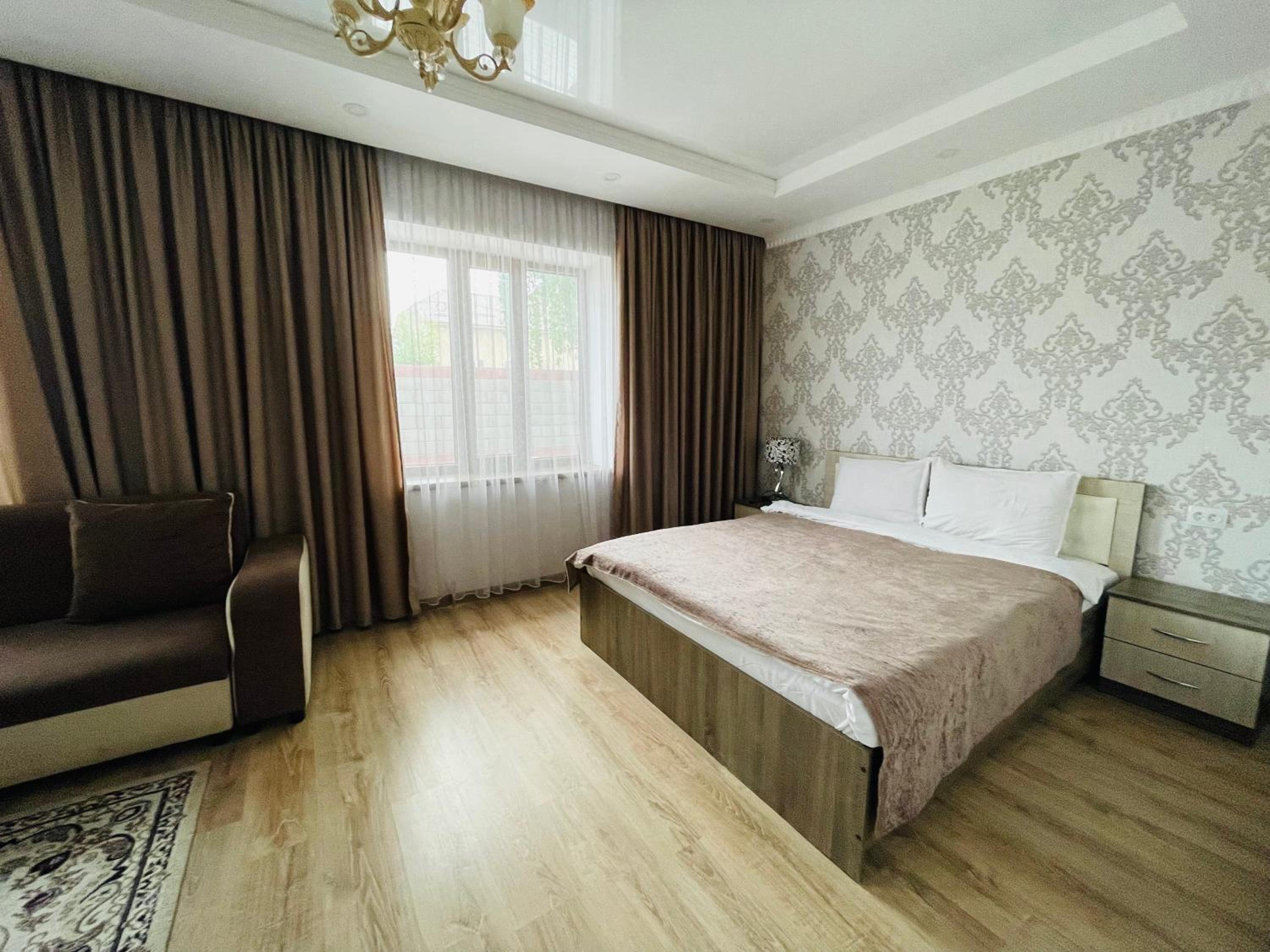 Queen Room with Two Queen Beds photo 2