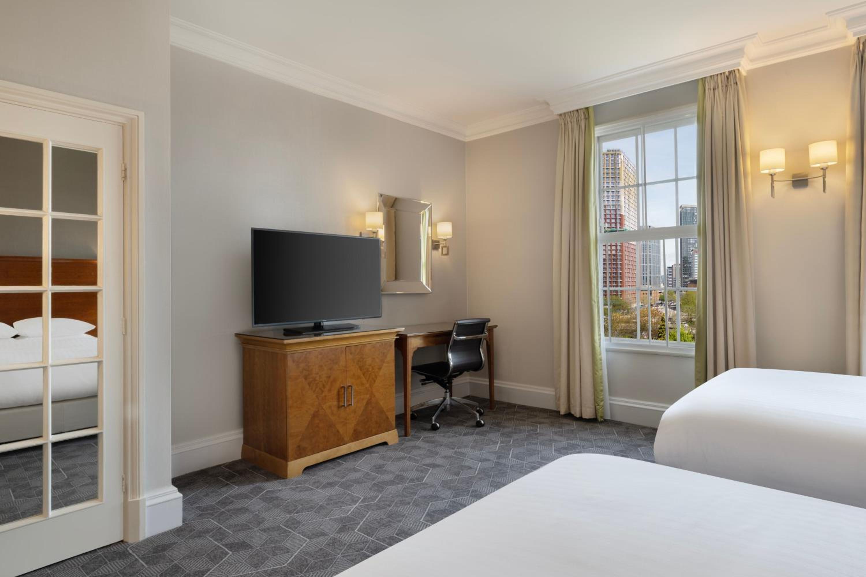 Deluxe Double Room with Two Double Beds - Photo 2
