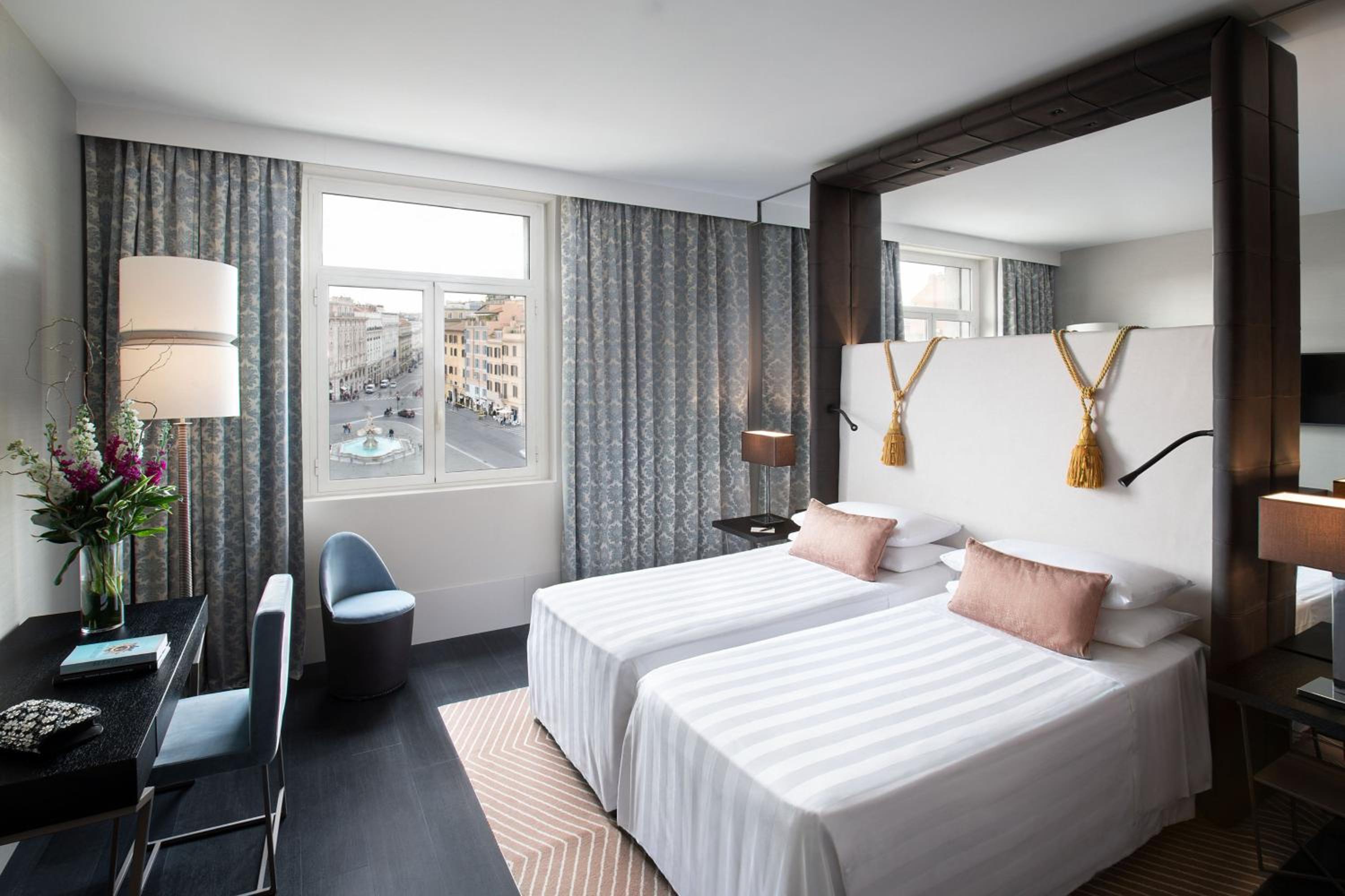 Executive Deluxe King Room with City View