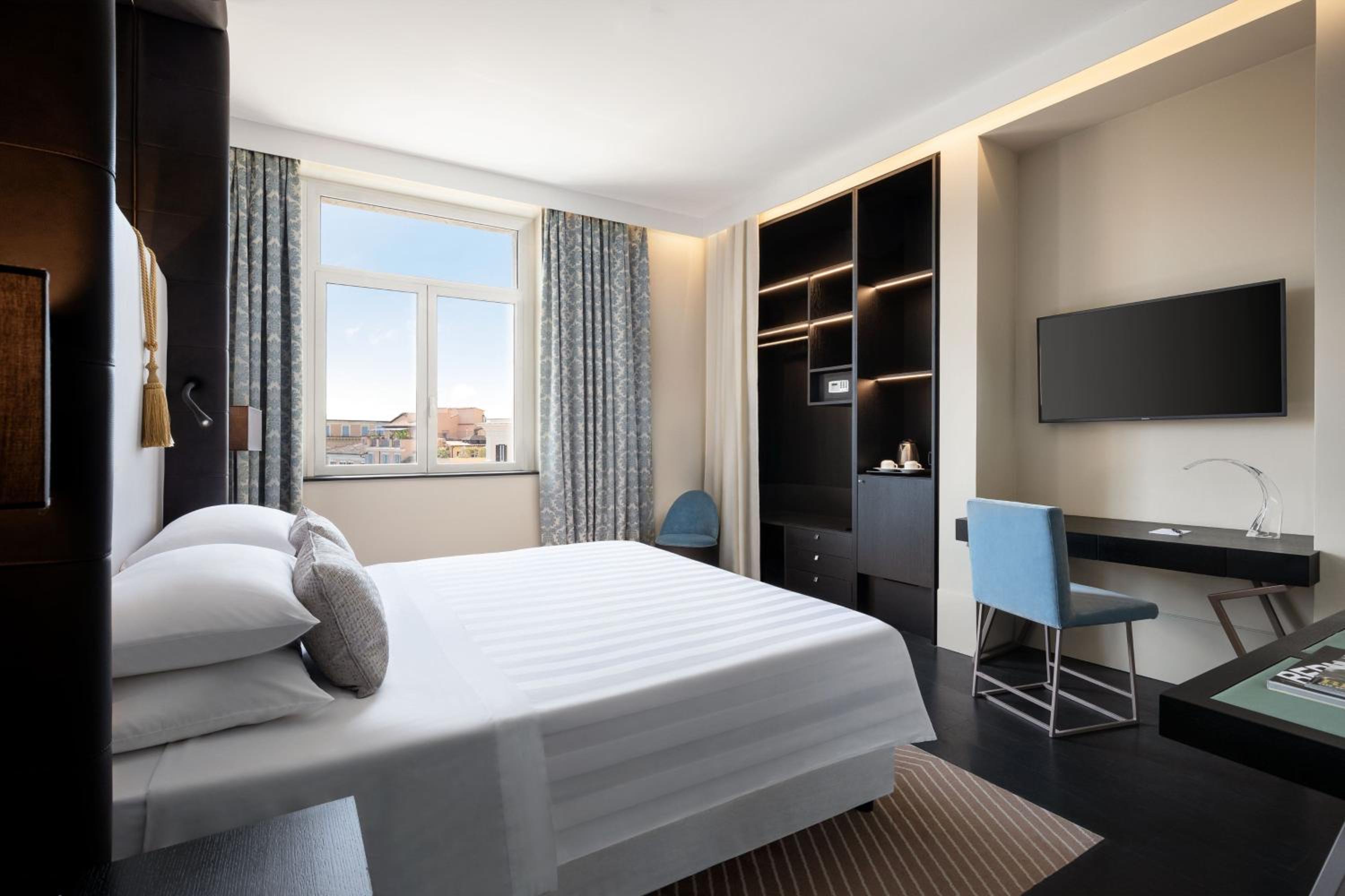 Executive Deluxe King Room with City View