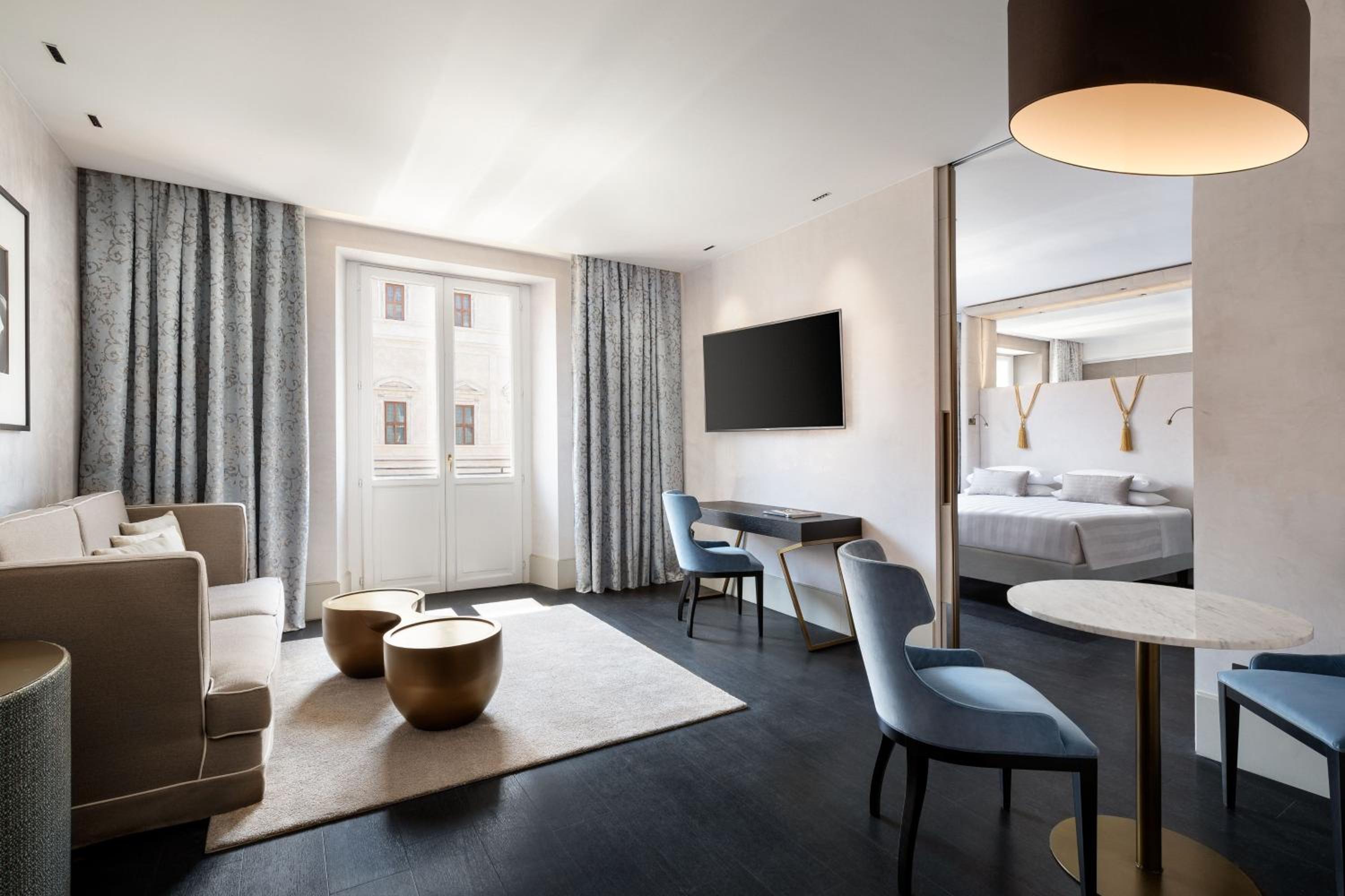 One-Bedroom King Suite with City View thumbnail 5