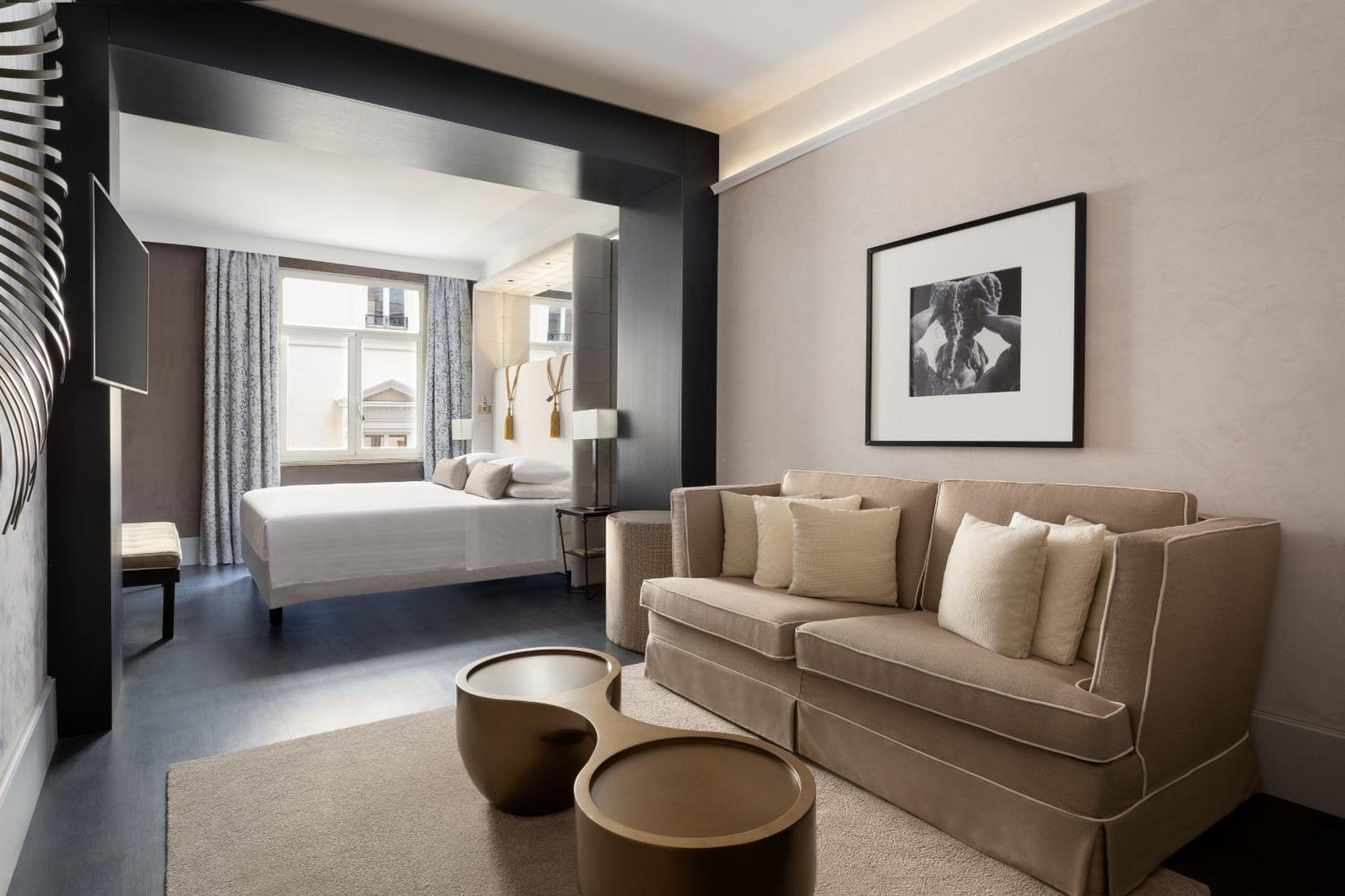 Junior King Suite with Urban View