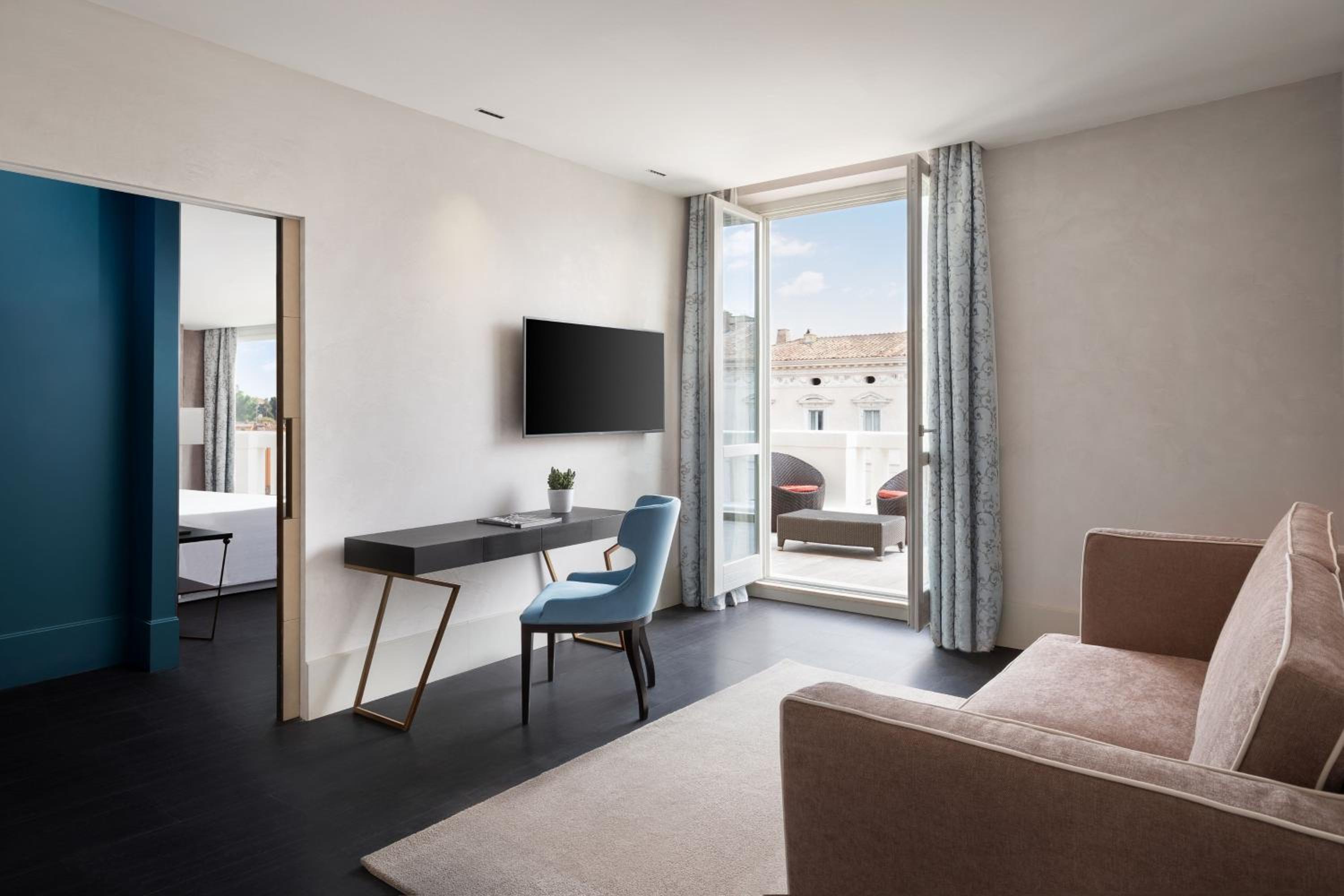 One-Bedroom Signature King Suite with Terrace