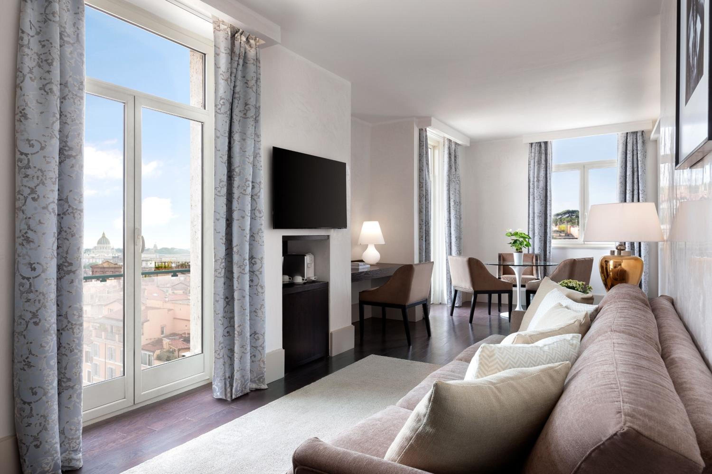 One-Bedroom Signature King Suite with City View