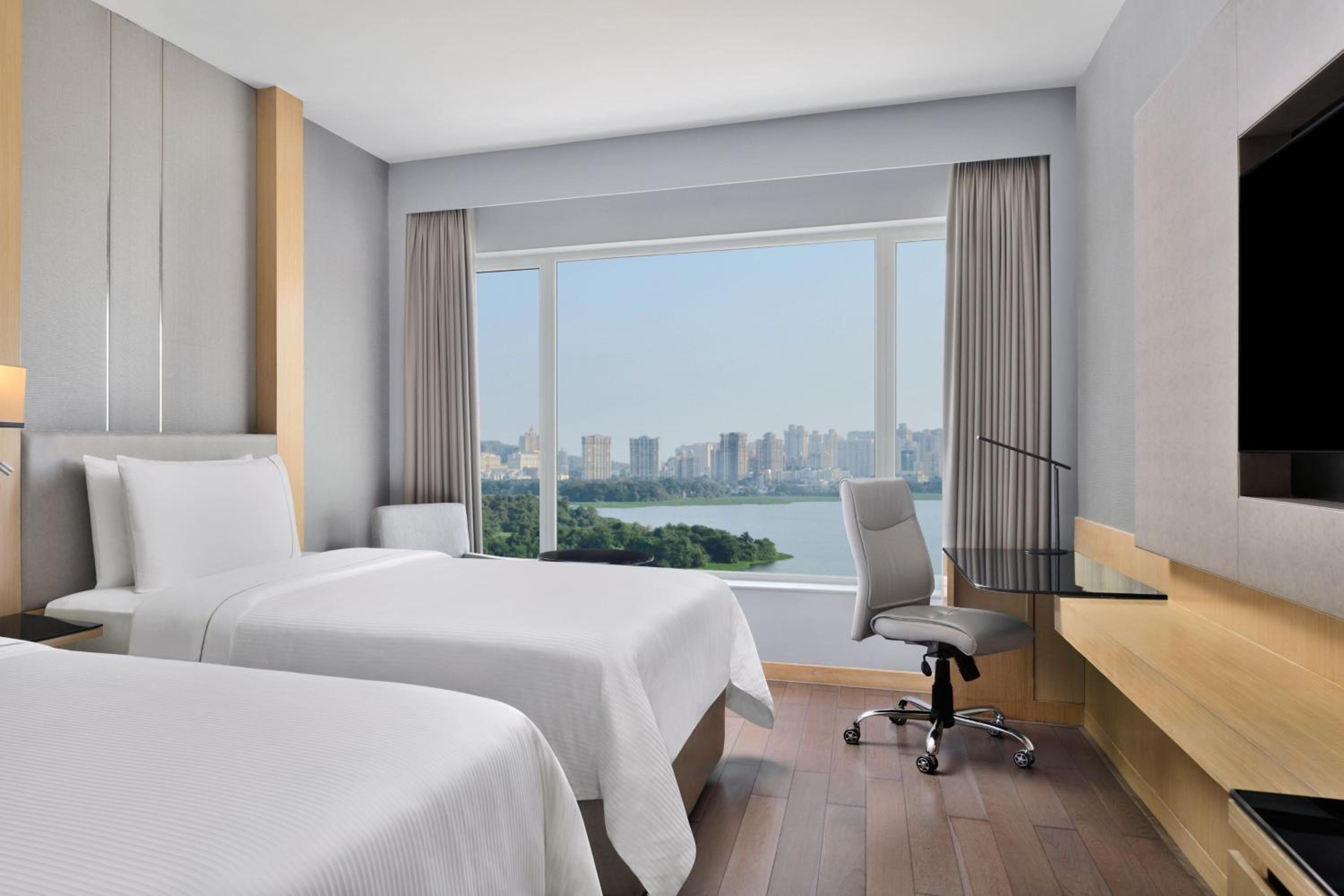 Guest Room, 2 Double Bed - Lake View - Photo 6