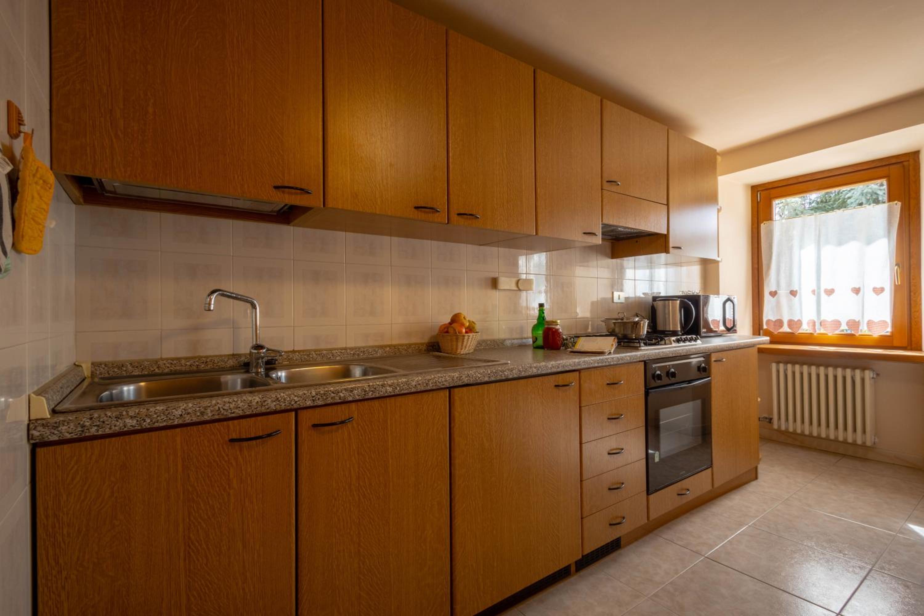 One-Bedroom Apartment with Balcony and Mountain View   - Photo 4
