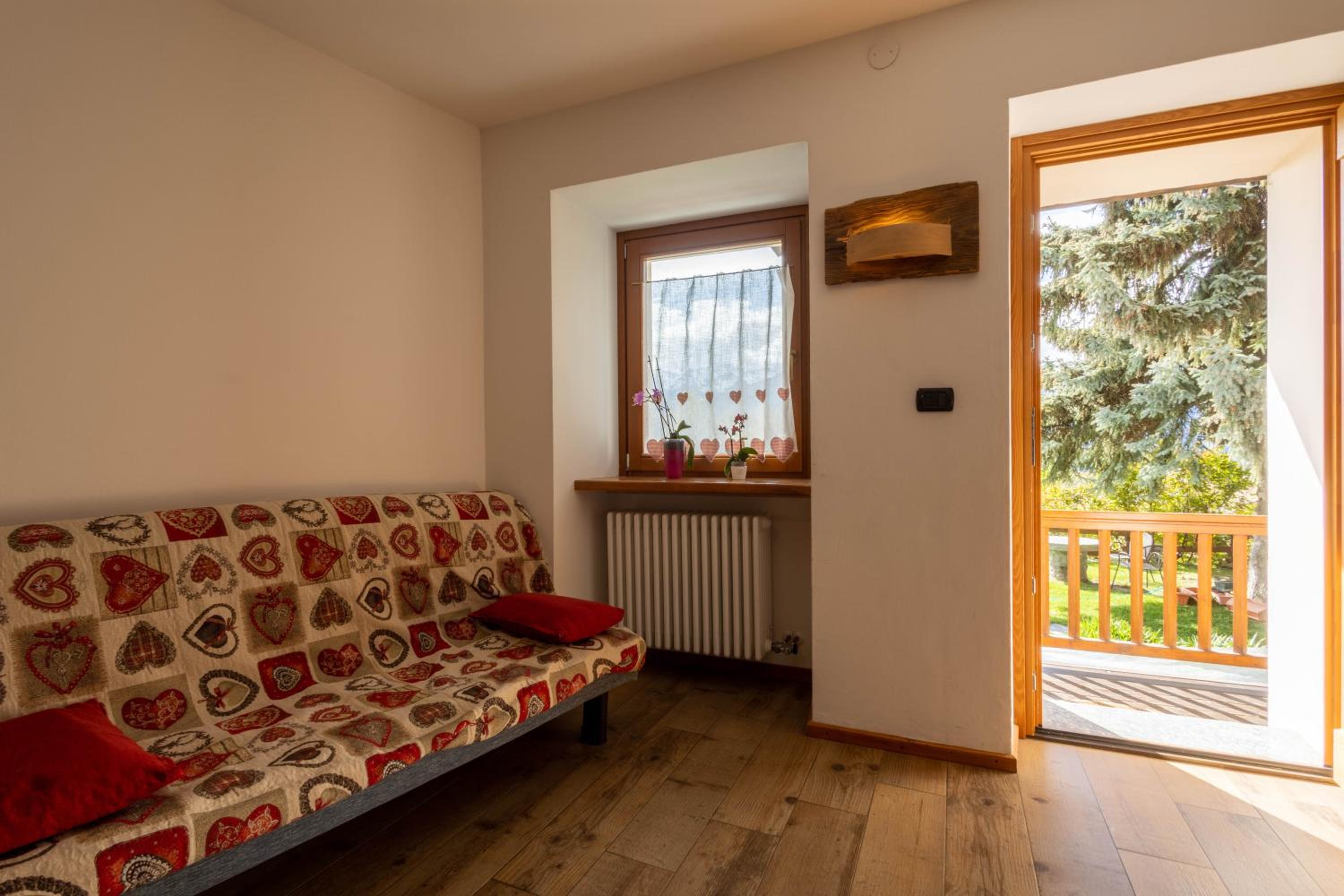 Two-Bedroom Apartment with Balcony and Mountain View 